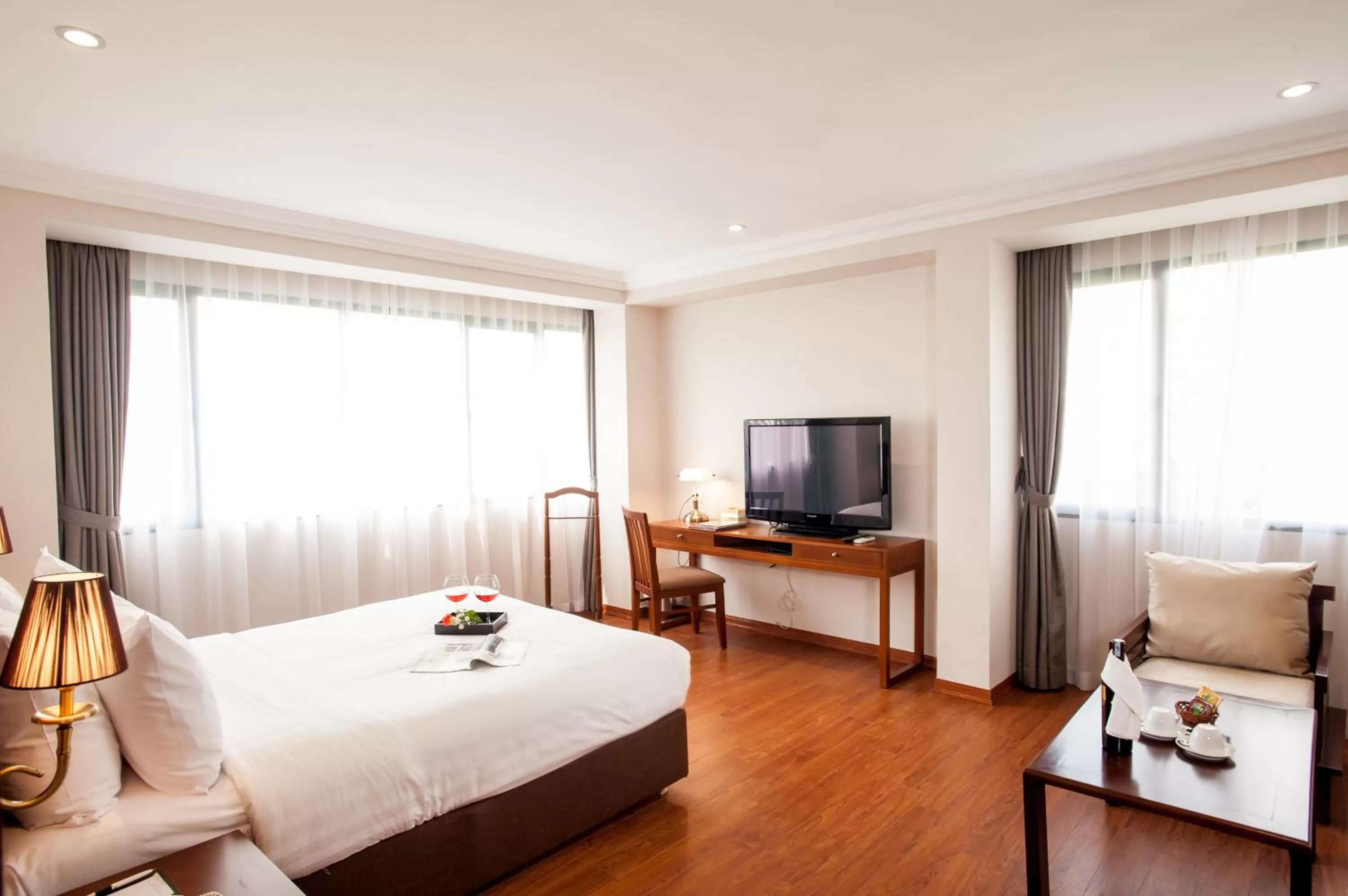 Bedroom, Room Photo in Mon Regency Hotel