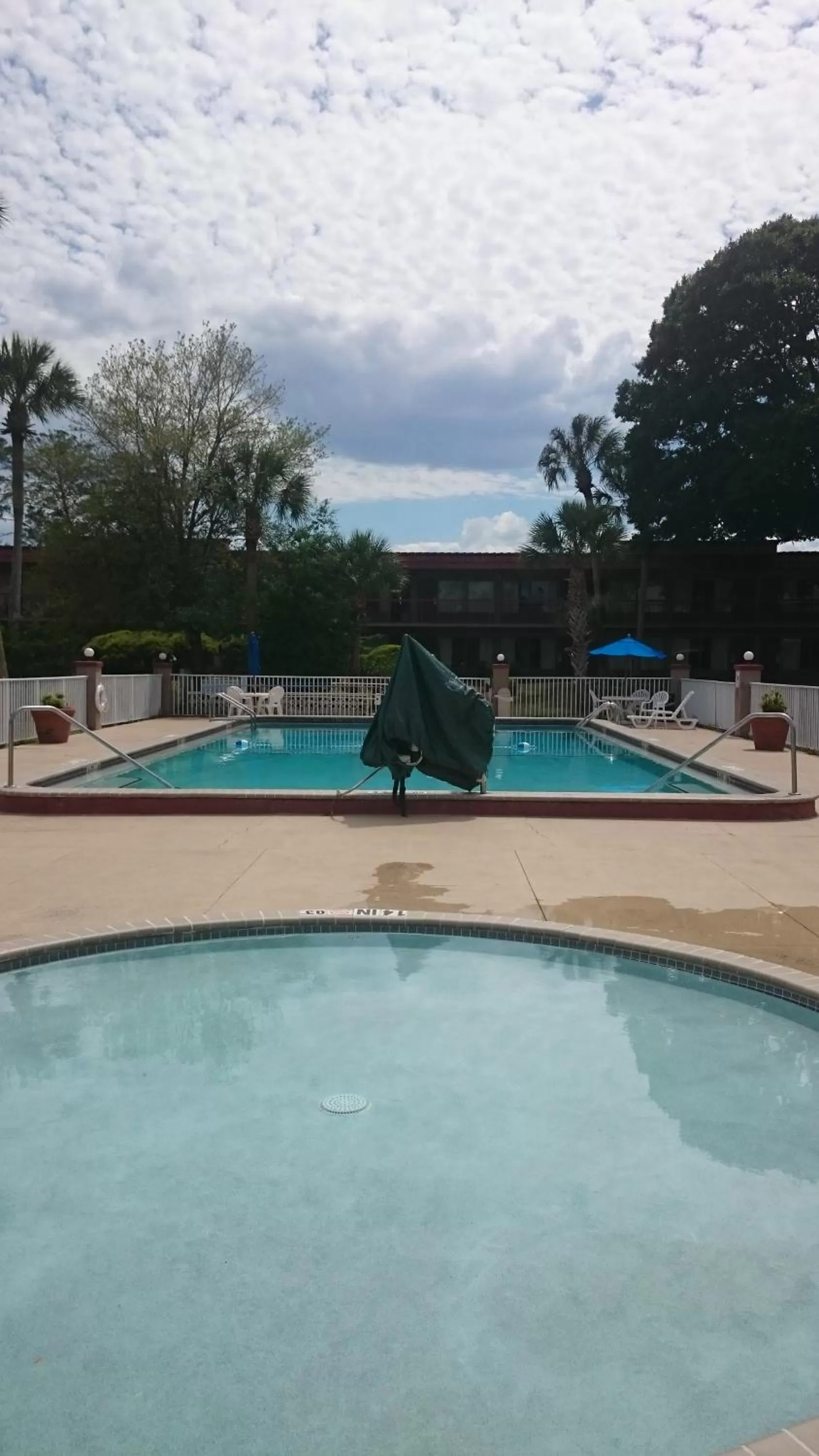 Swimming pool in Motel 6-Spring Hill, FL - Weeki Wachee