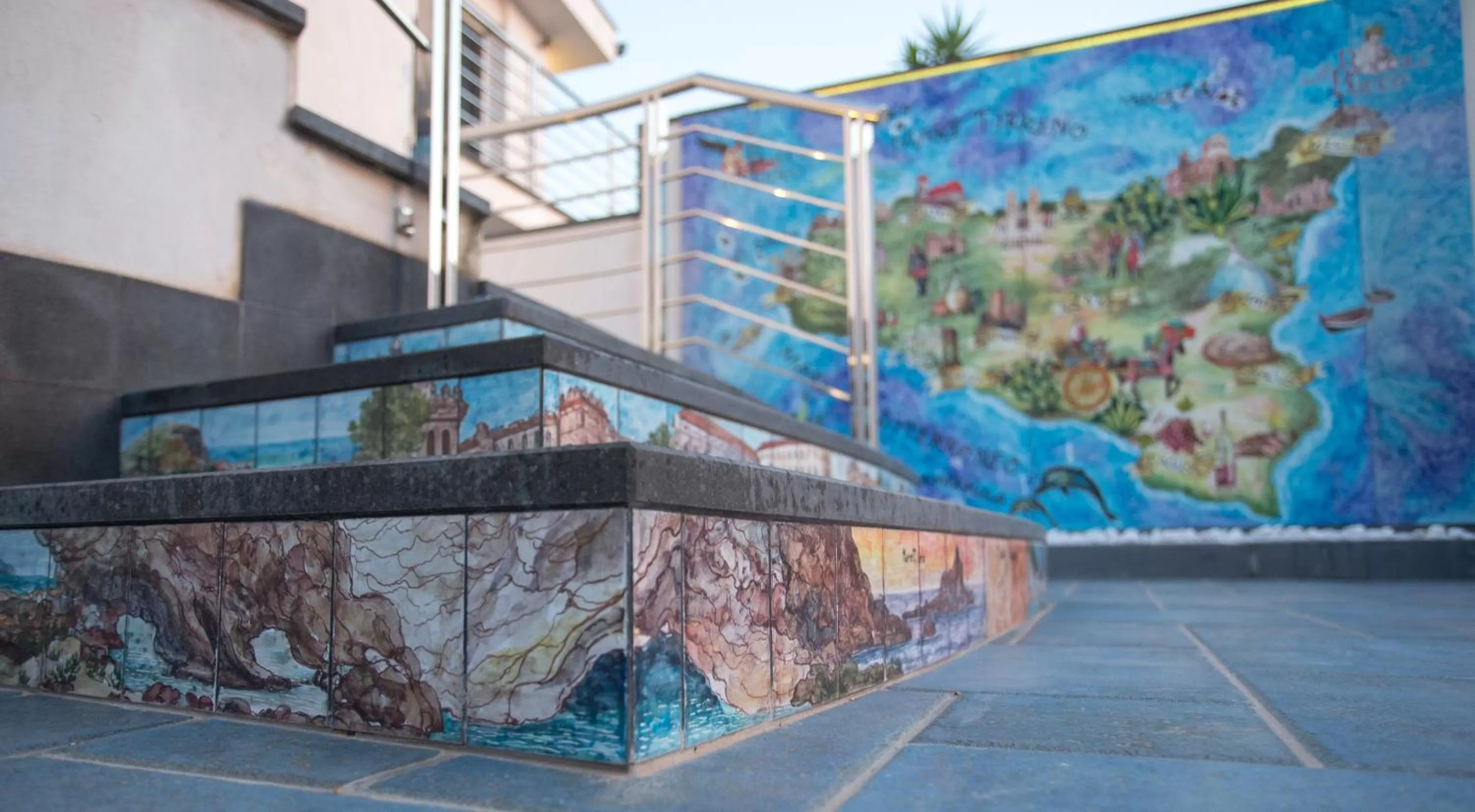 Decorative detail in Tra Le Braccia di Morfeo