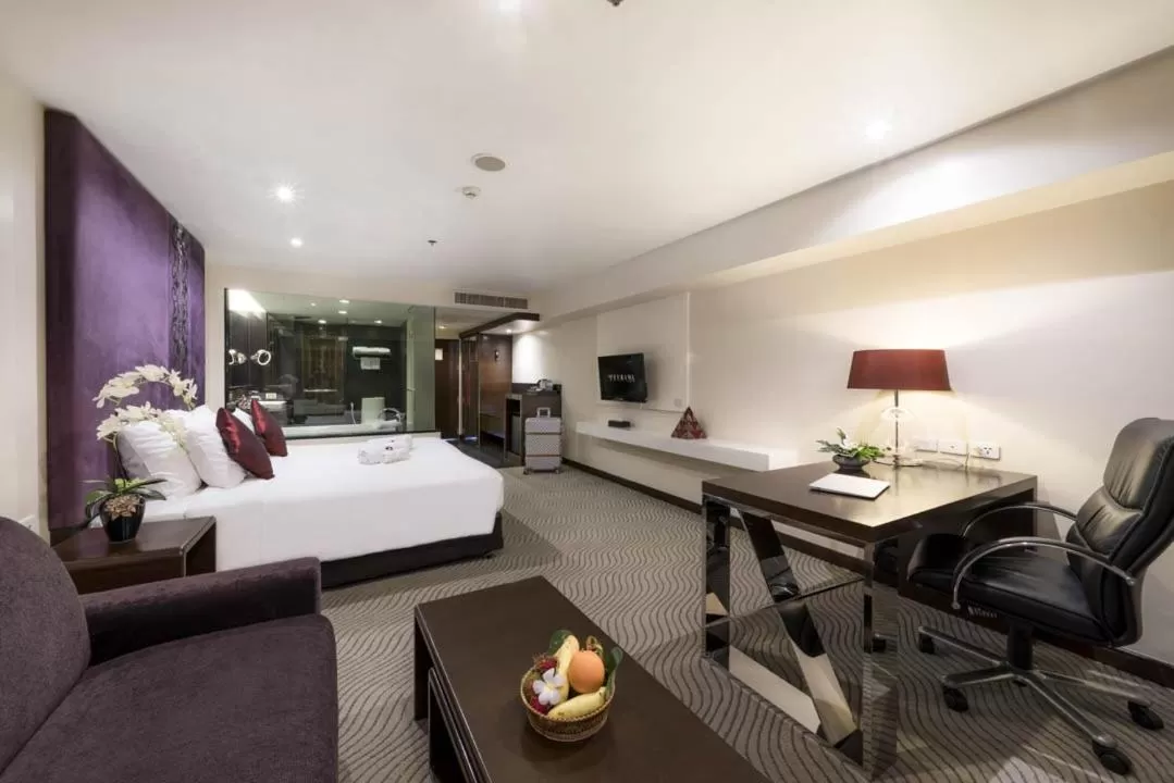 Living room, Bed in Furama Silom Hotel