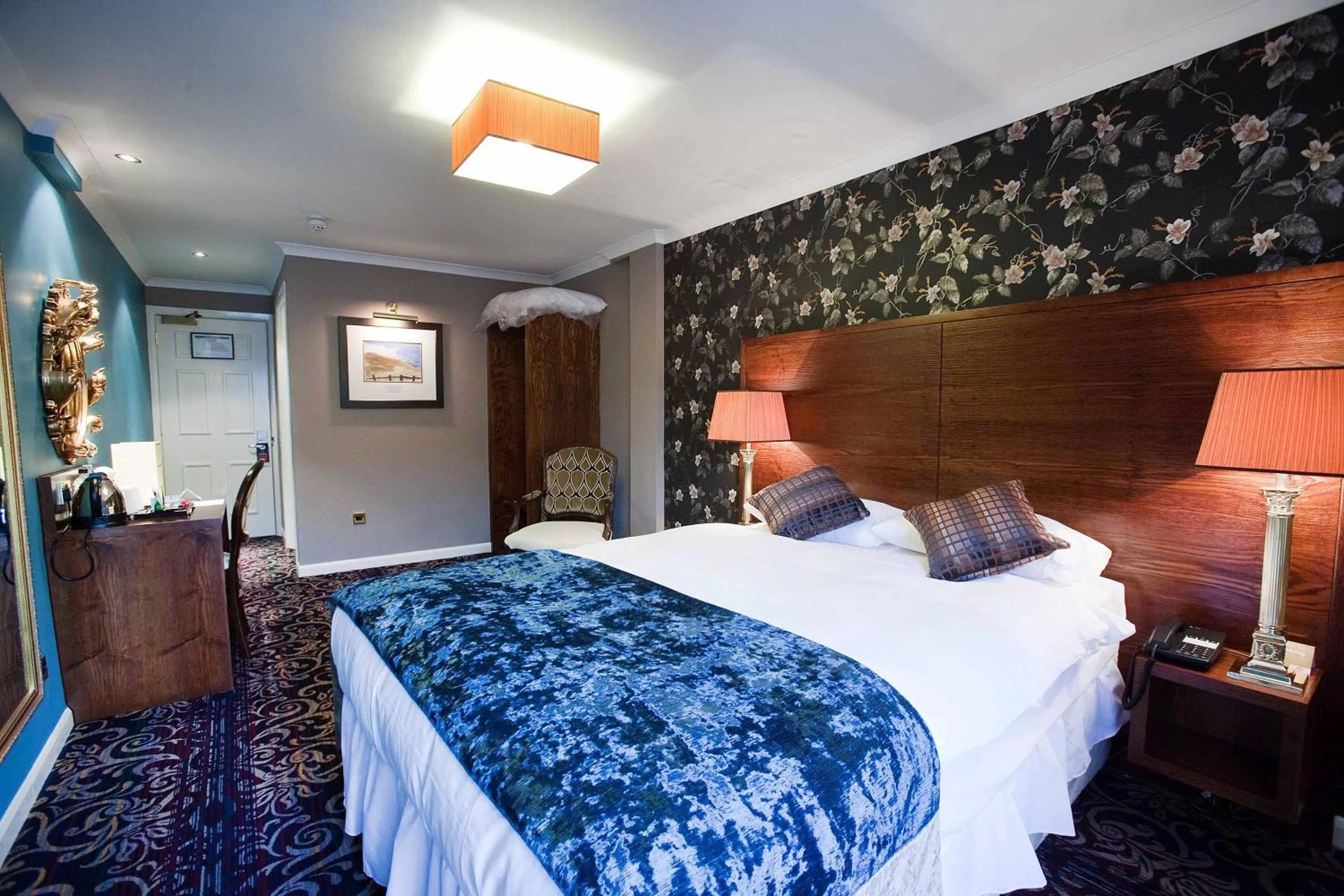 Shower, Bed in The White Lady Wetherspoon