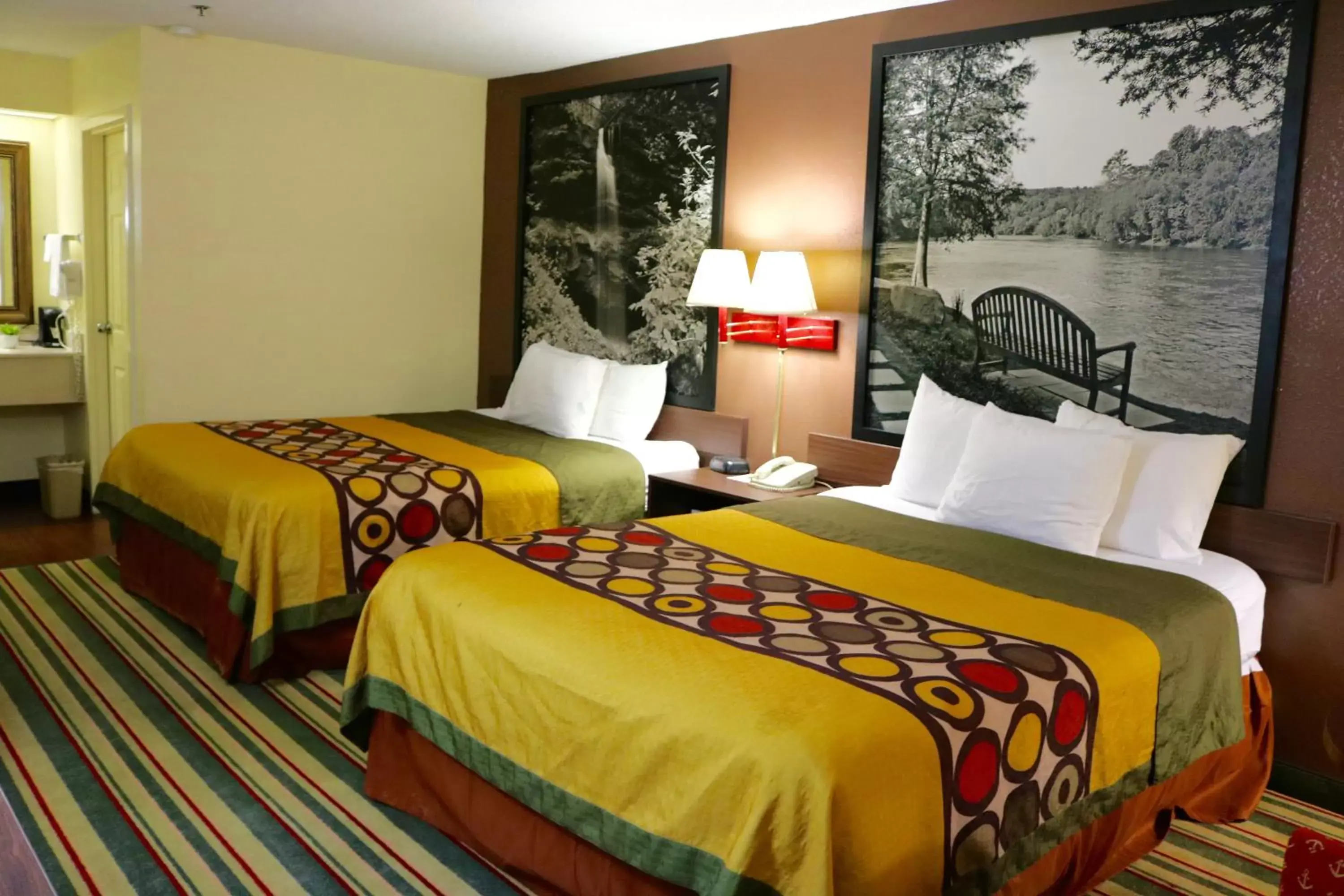 Queen Room with Two Queen Beds - Smoking in Super 8 by Wyndham Dublin Queen Room with Two Queen Beds - Smoking in Super 8 by Wyndham Dublin