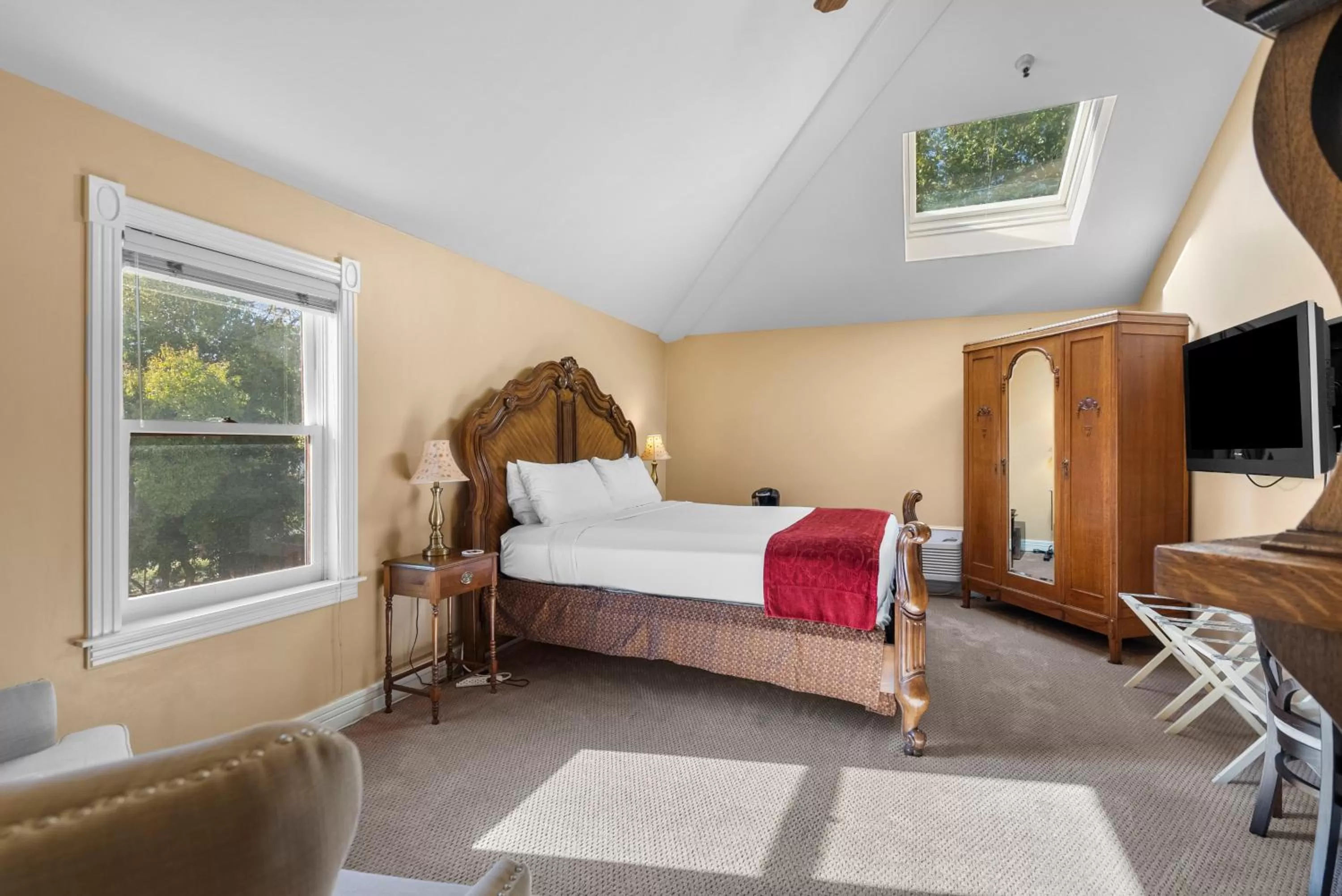 Bed in Hennessey House Bed and Breakfast