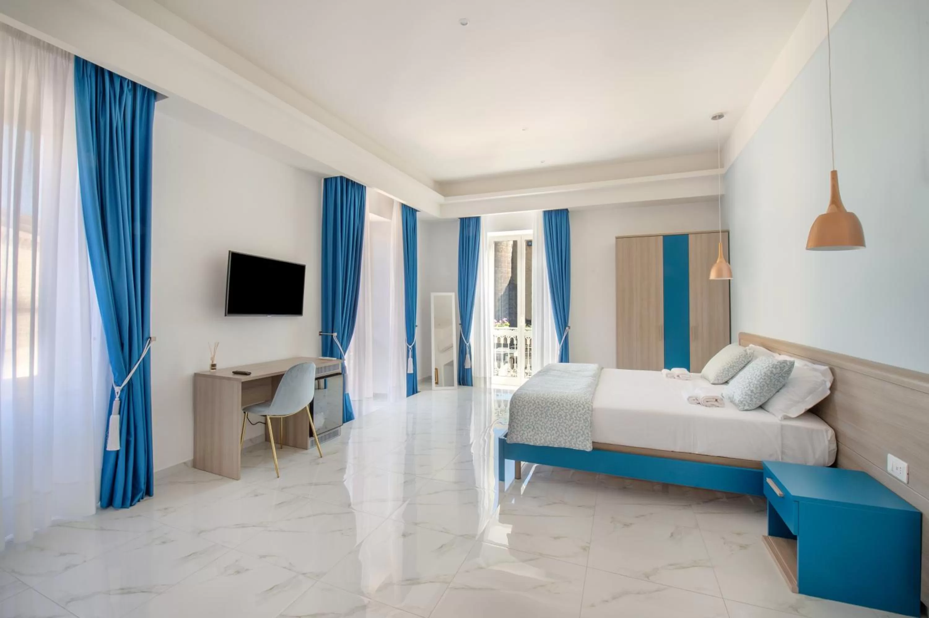 Photo of the whole room, Bed in MAIN - Municipio