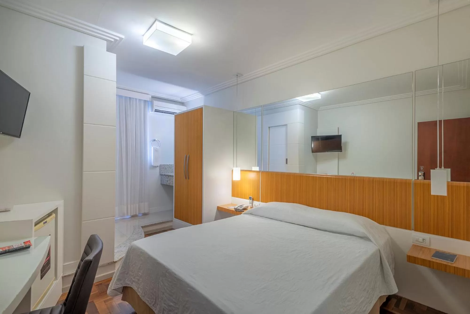 Bed in Hotel Glória