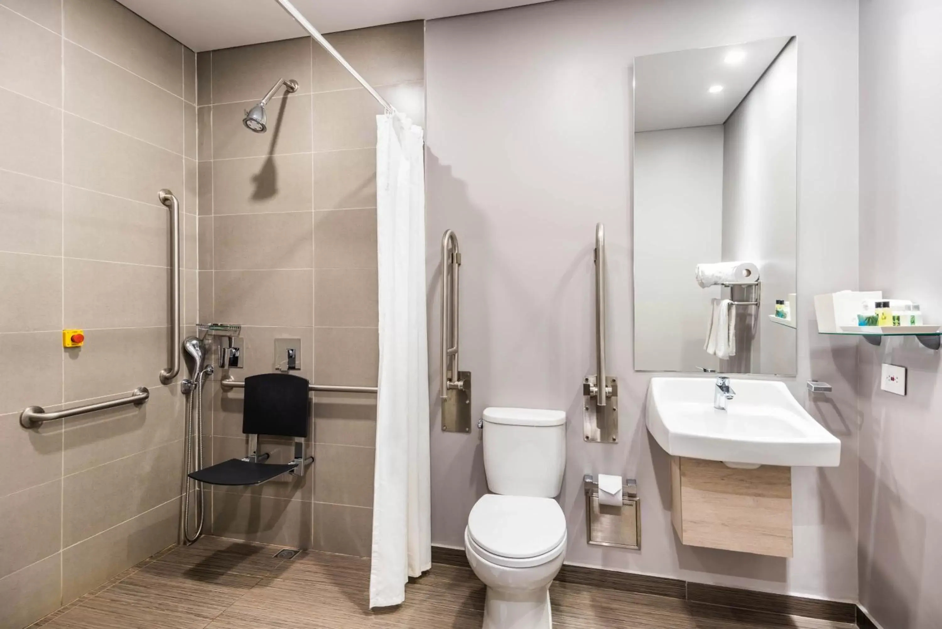 Twin Room - Mobility Access in Crowne Plaza Barranquilla by IHG Twin Room - Mobility Access in Crowne Plaza Barranquilla by IHG