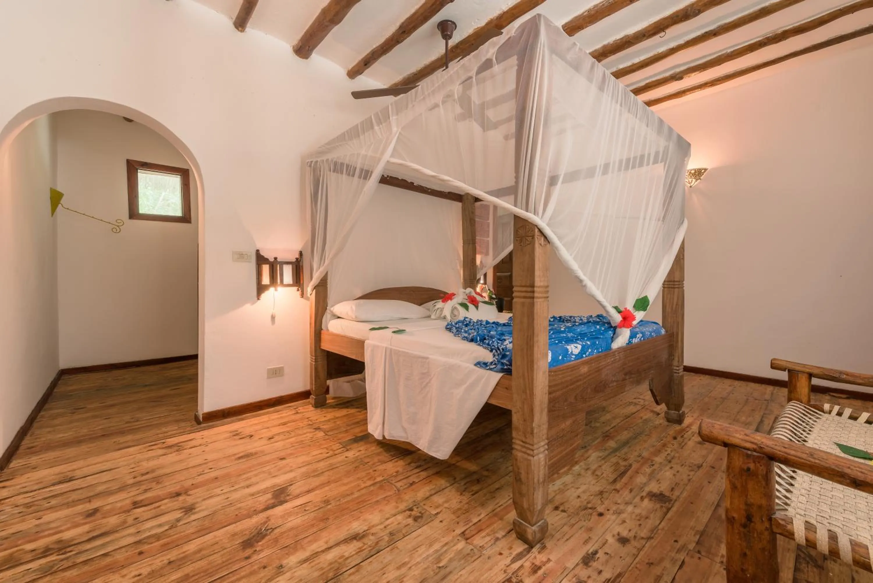 Bed in Hakuna Majiwe Beach Lodge