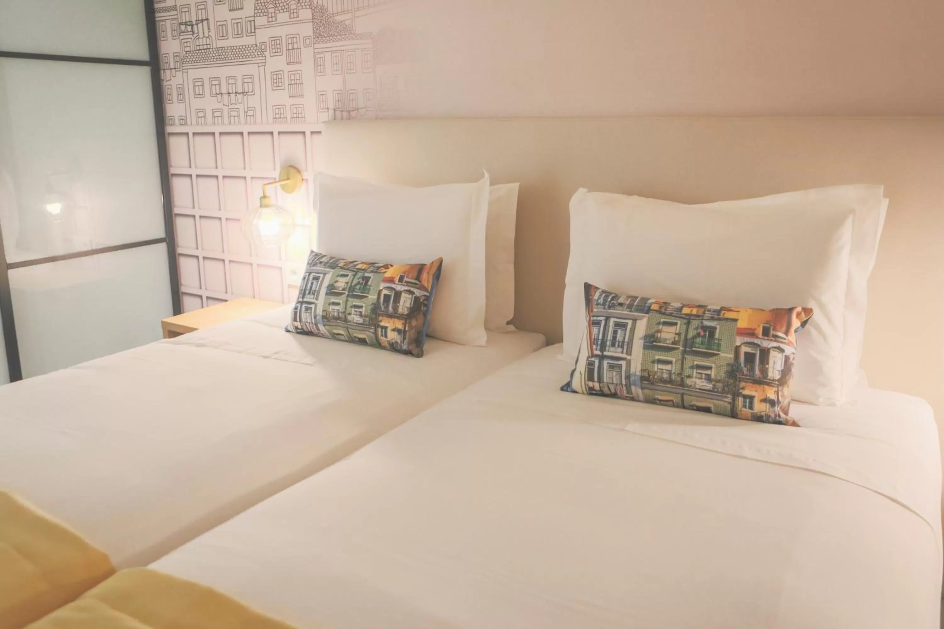 Superior Twin Room in Mouraria Lisboa Hotel