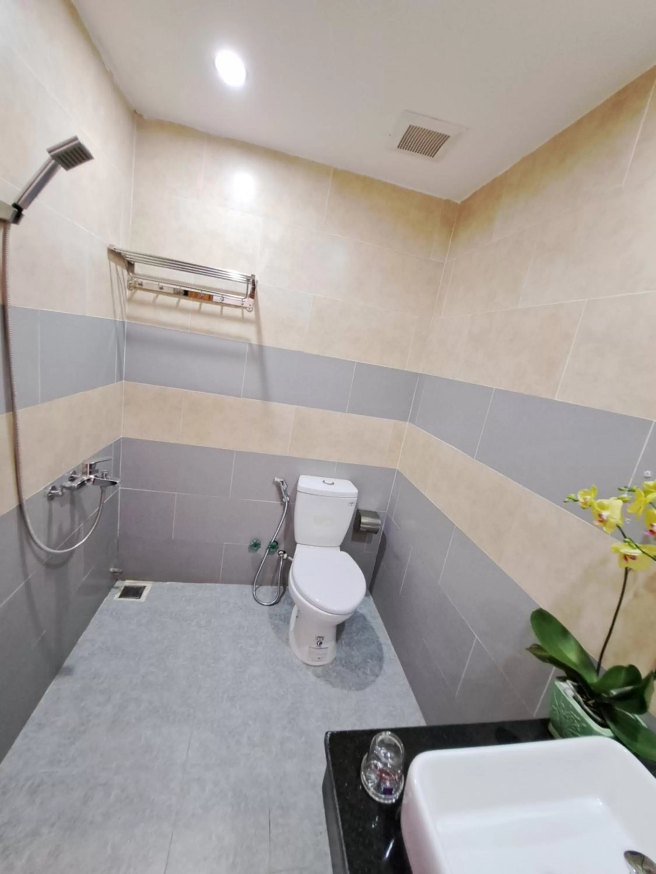 Shower in GREEN TOWN hotel HỘI AN