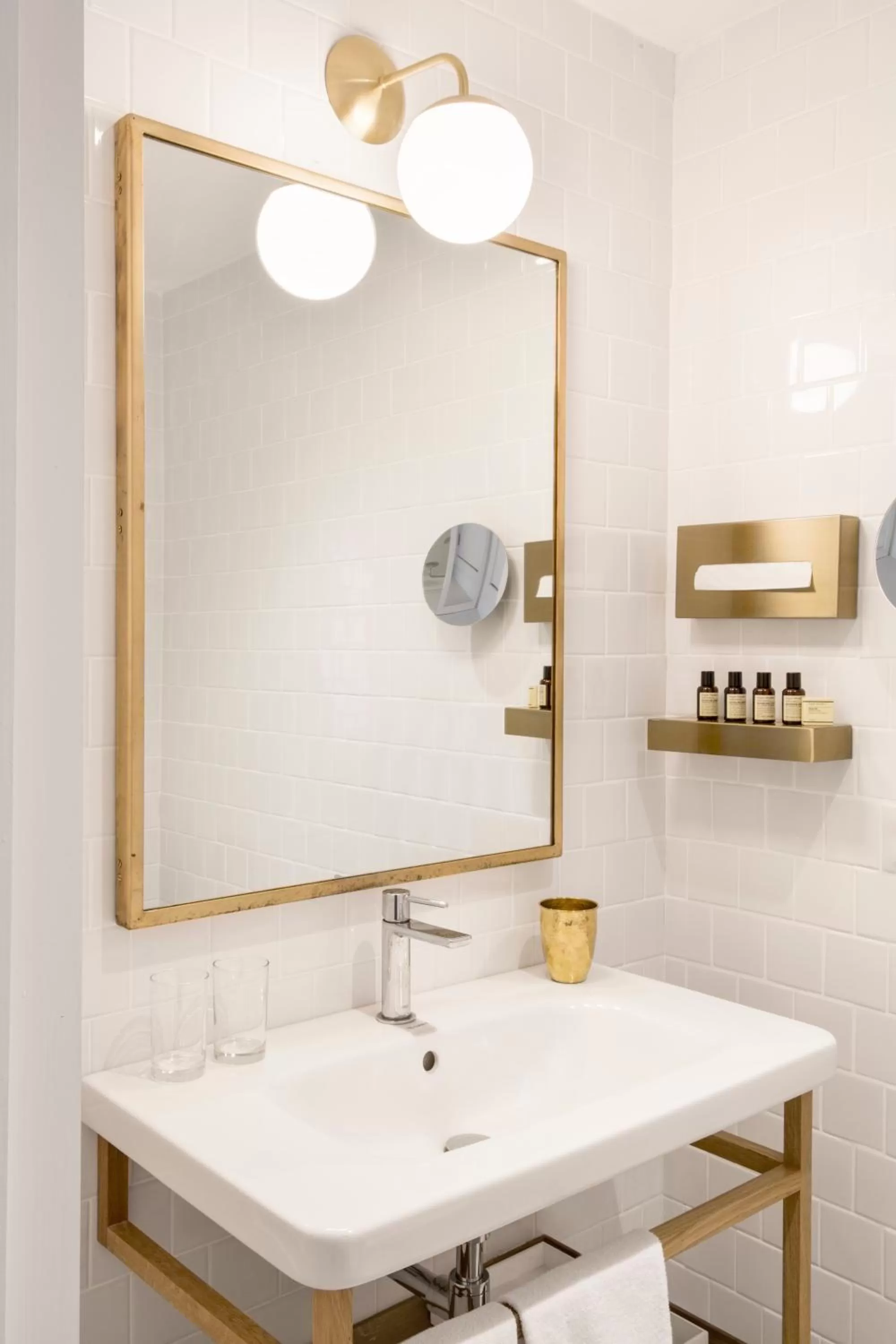 Bathroom in Hotel Midmost by Majestic Hotel Group