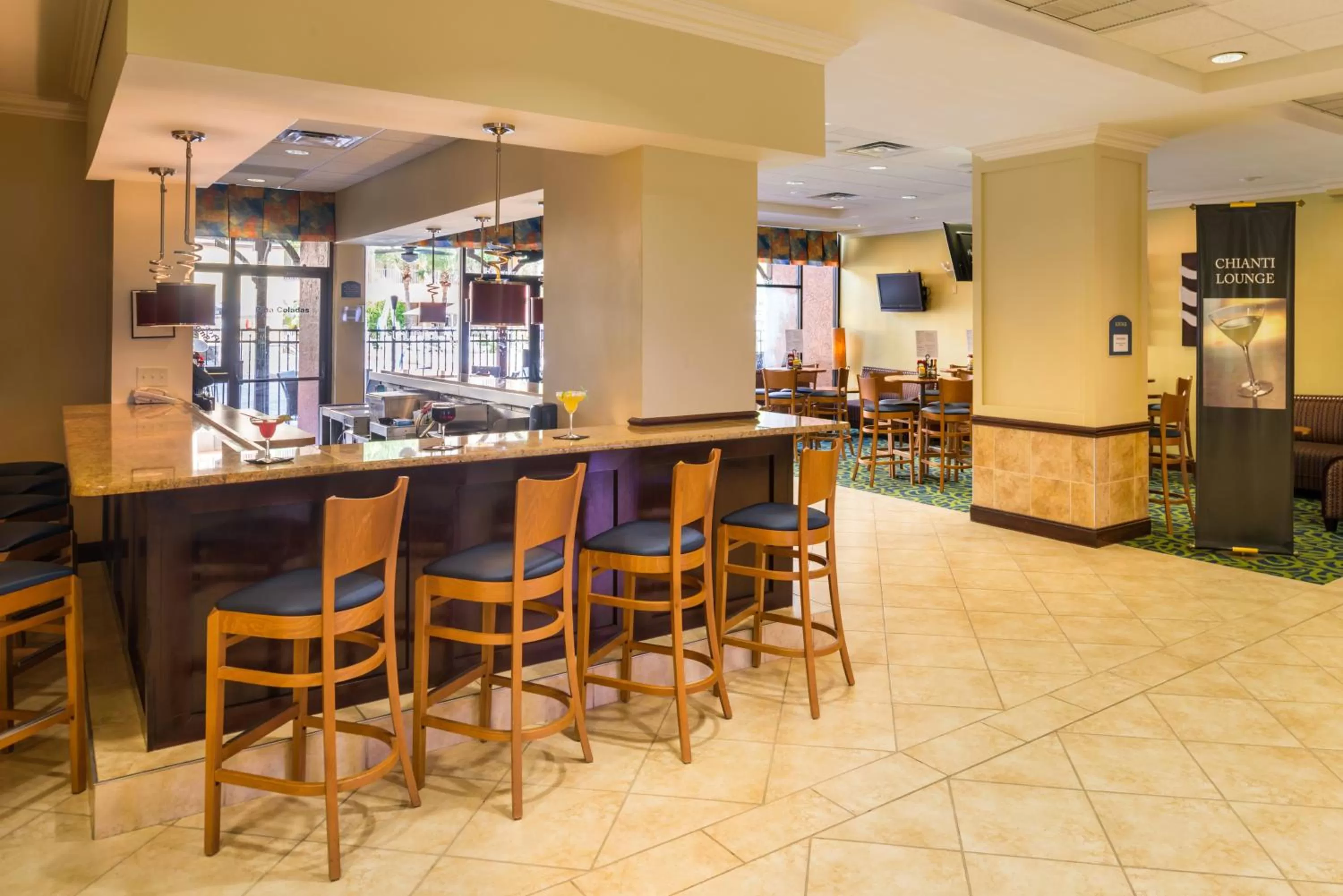 Lounge or bar in Holiday Inn & Suites Orlando SW - Celebration Area by IHG