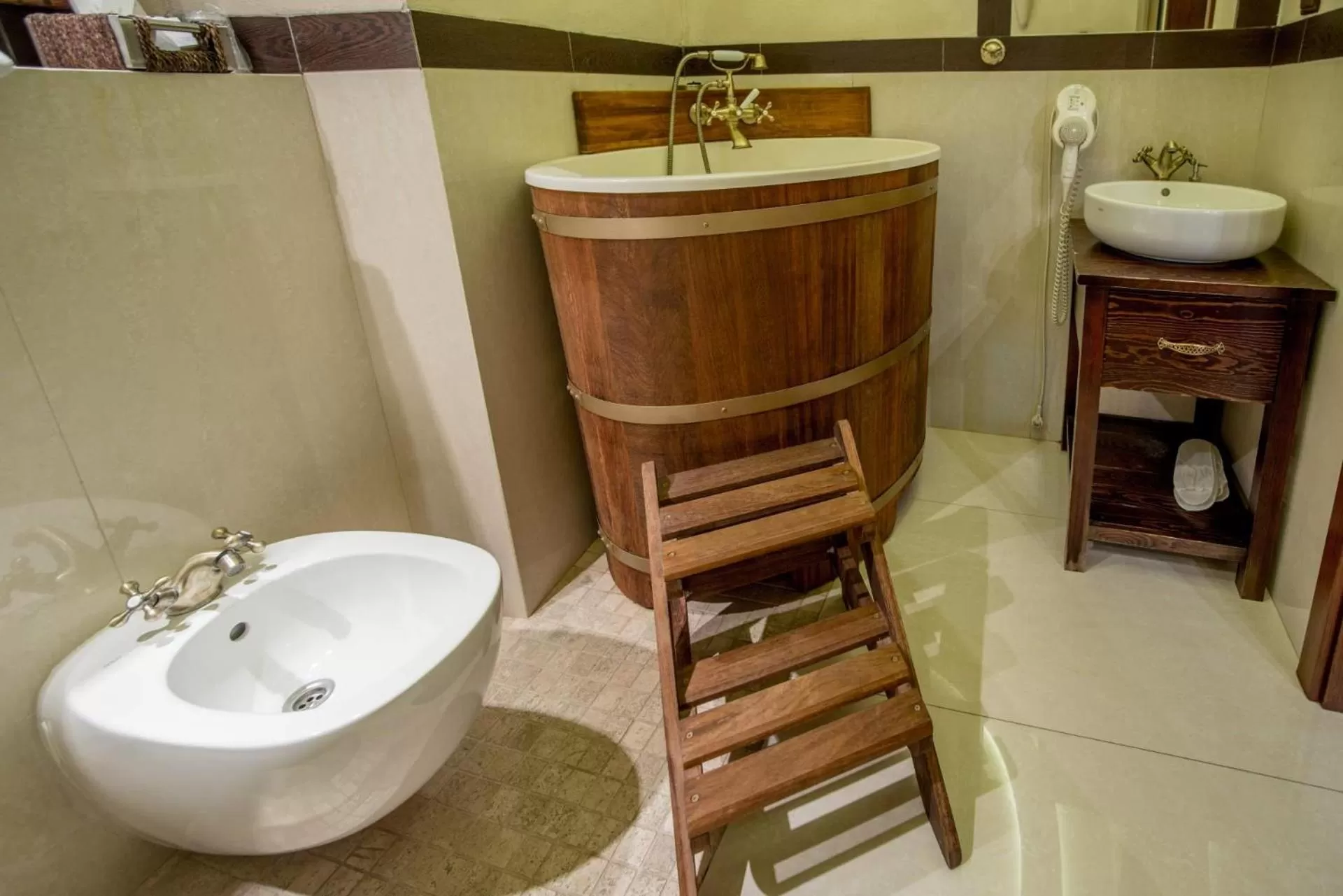 Shower, Bathroom in Zamek Uniejów