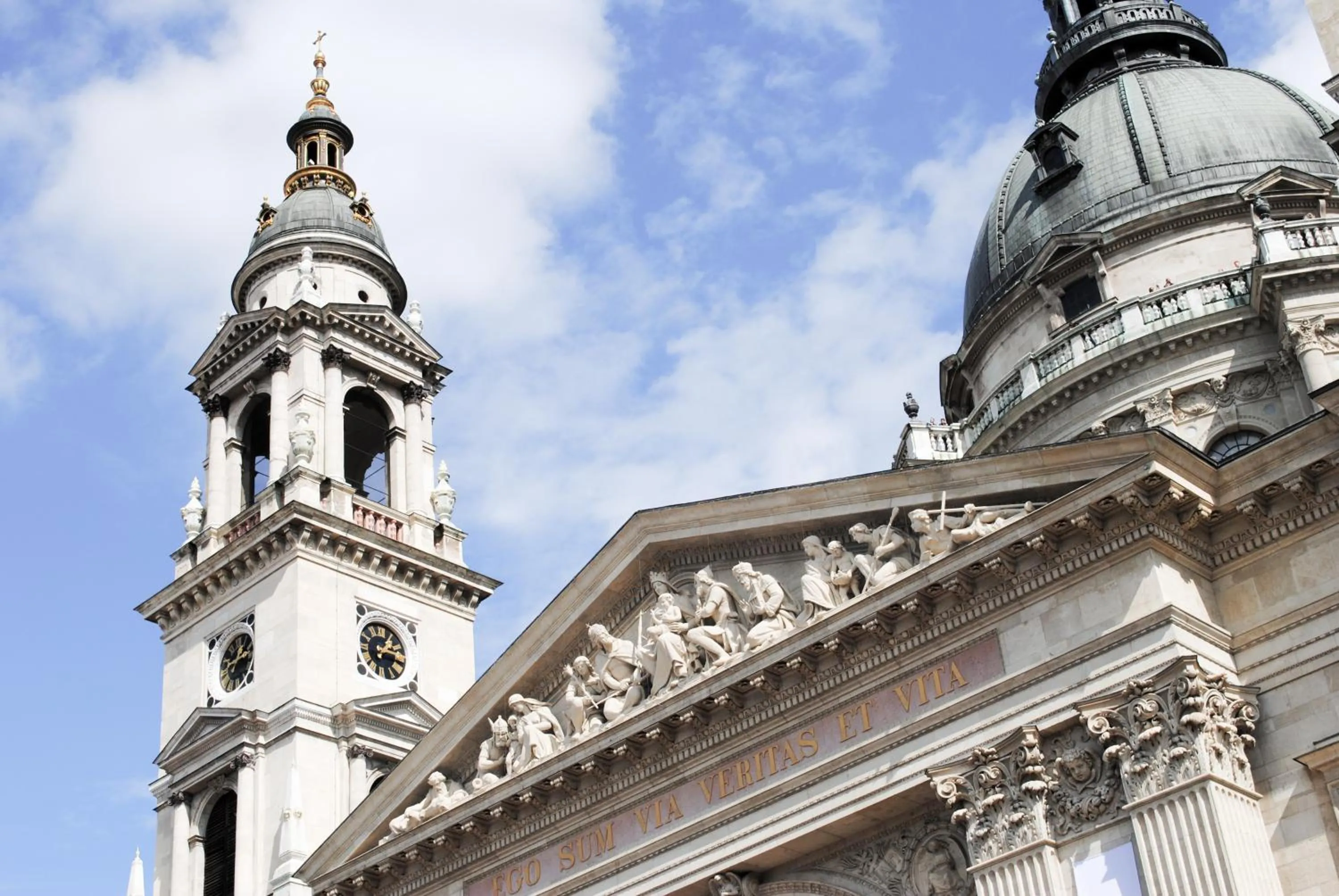 City view in MGZN Basilica Rooms