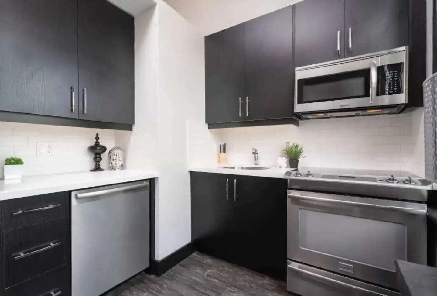Kitchen or kitchenette, Kitchen/Kitchenette in Queen Street Lofts