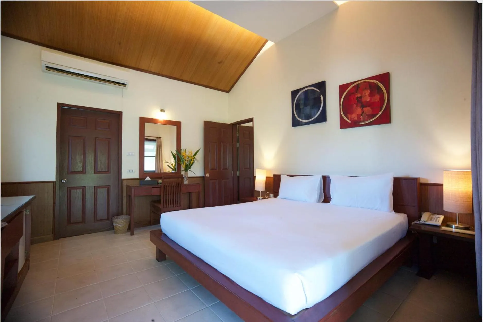 Bedroom, Bed in Pinnacle Samui Resort