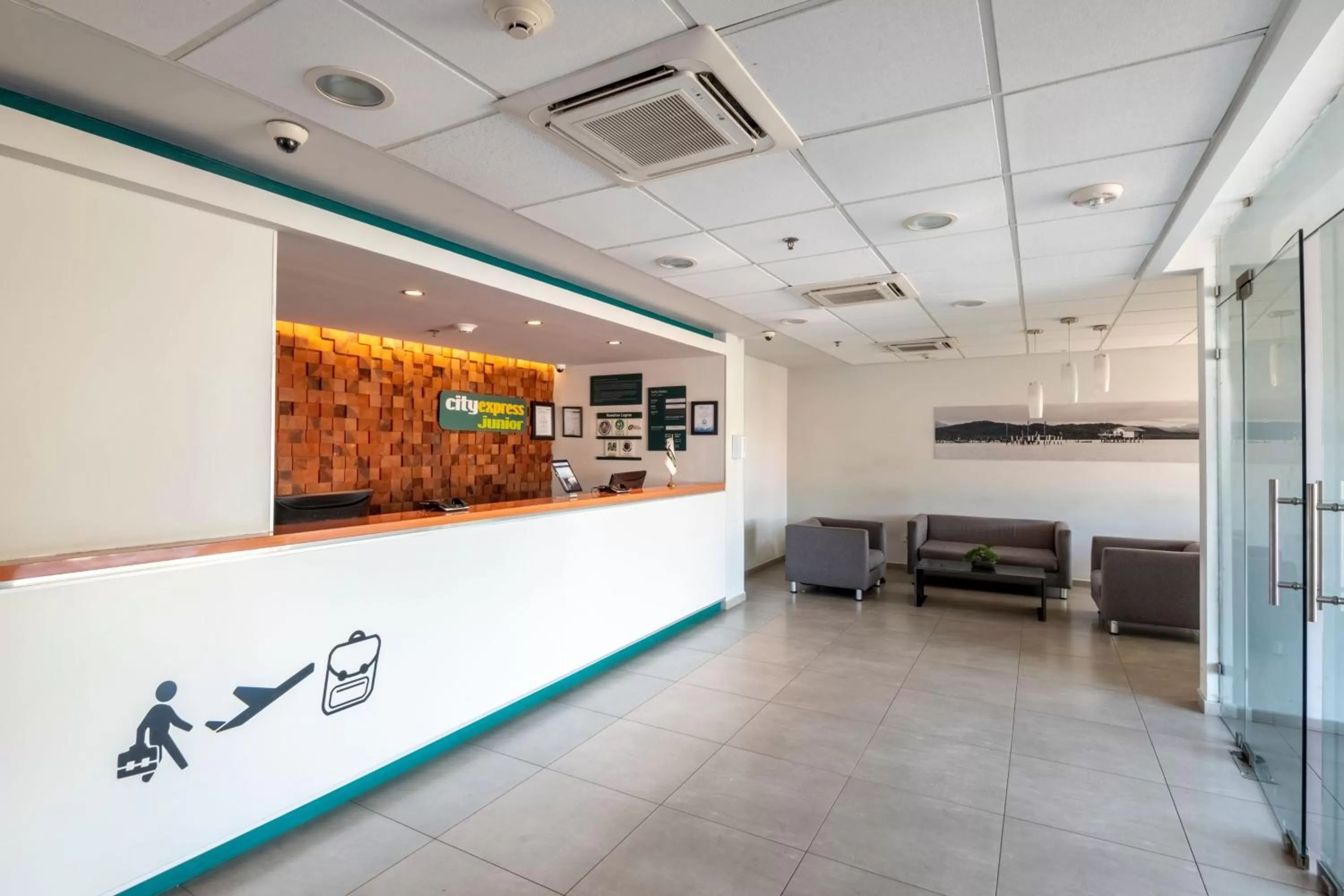 Lobby or reception in City Express Junior by Marriott Ciudad del Carmen