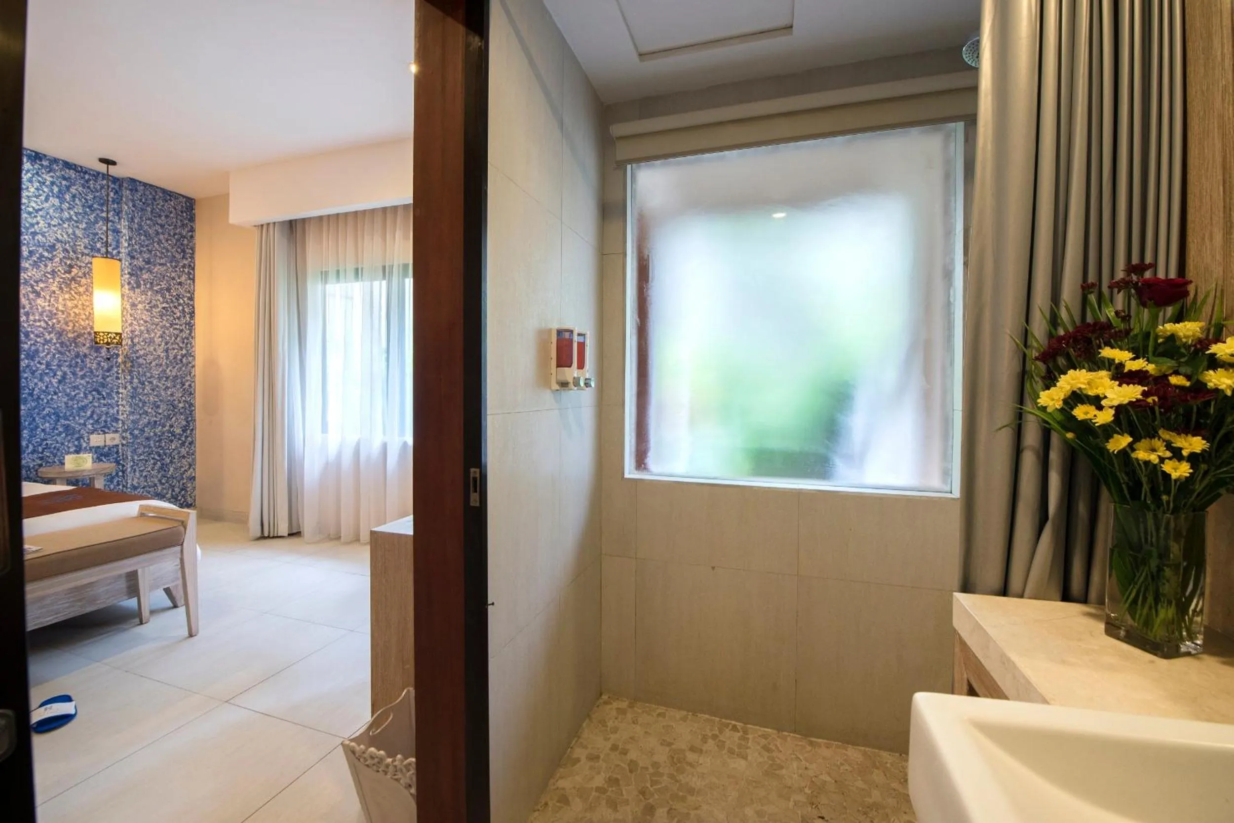 Shower, Bed in Natya Hotel Gili Trawangan