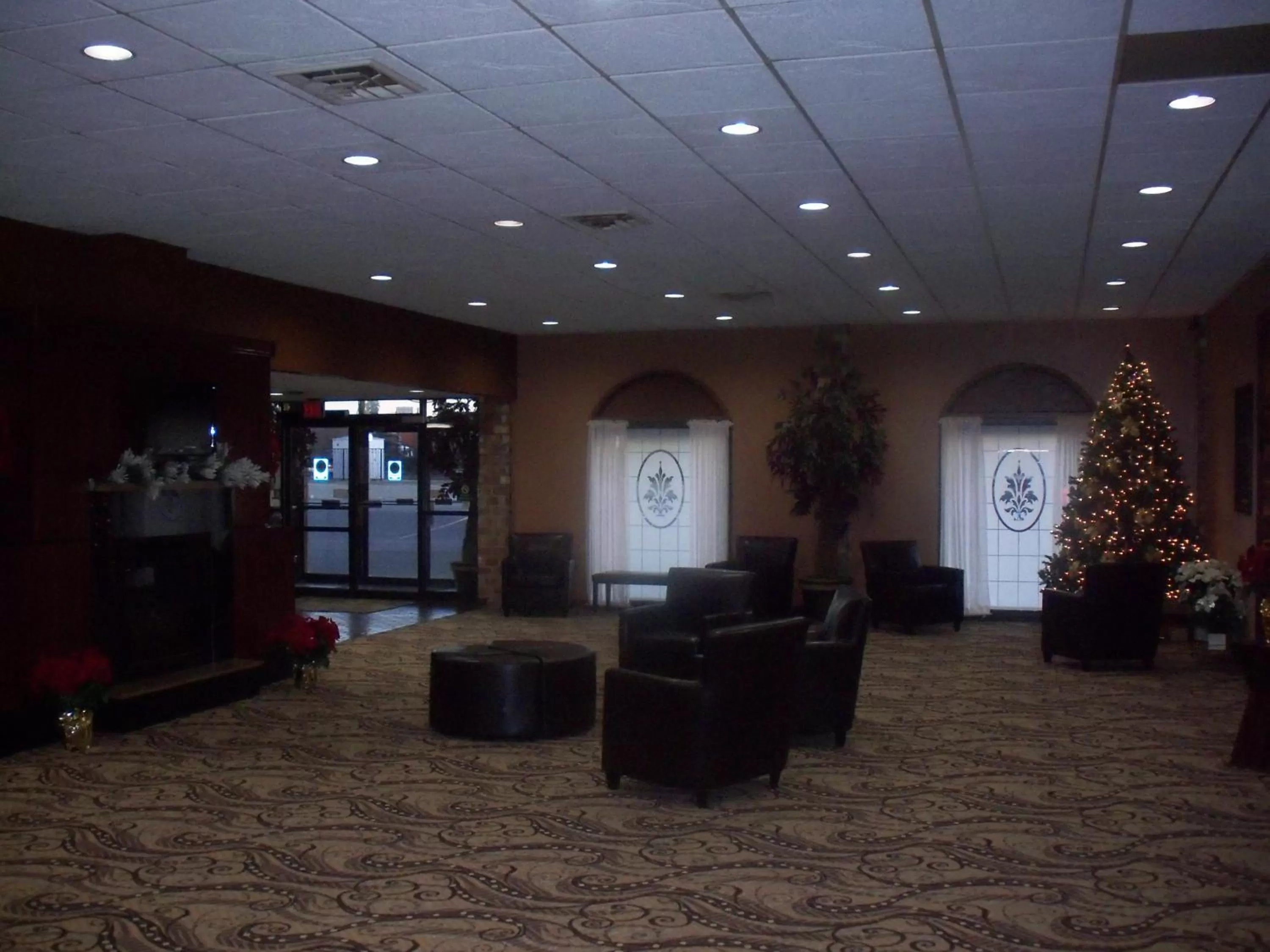 Communal lounge/ TV room in Gladstone Inn and Suites