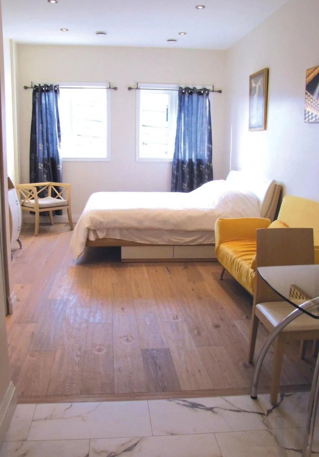 Photo of the whole room, Bed in Dragon Gate Inn