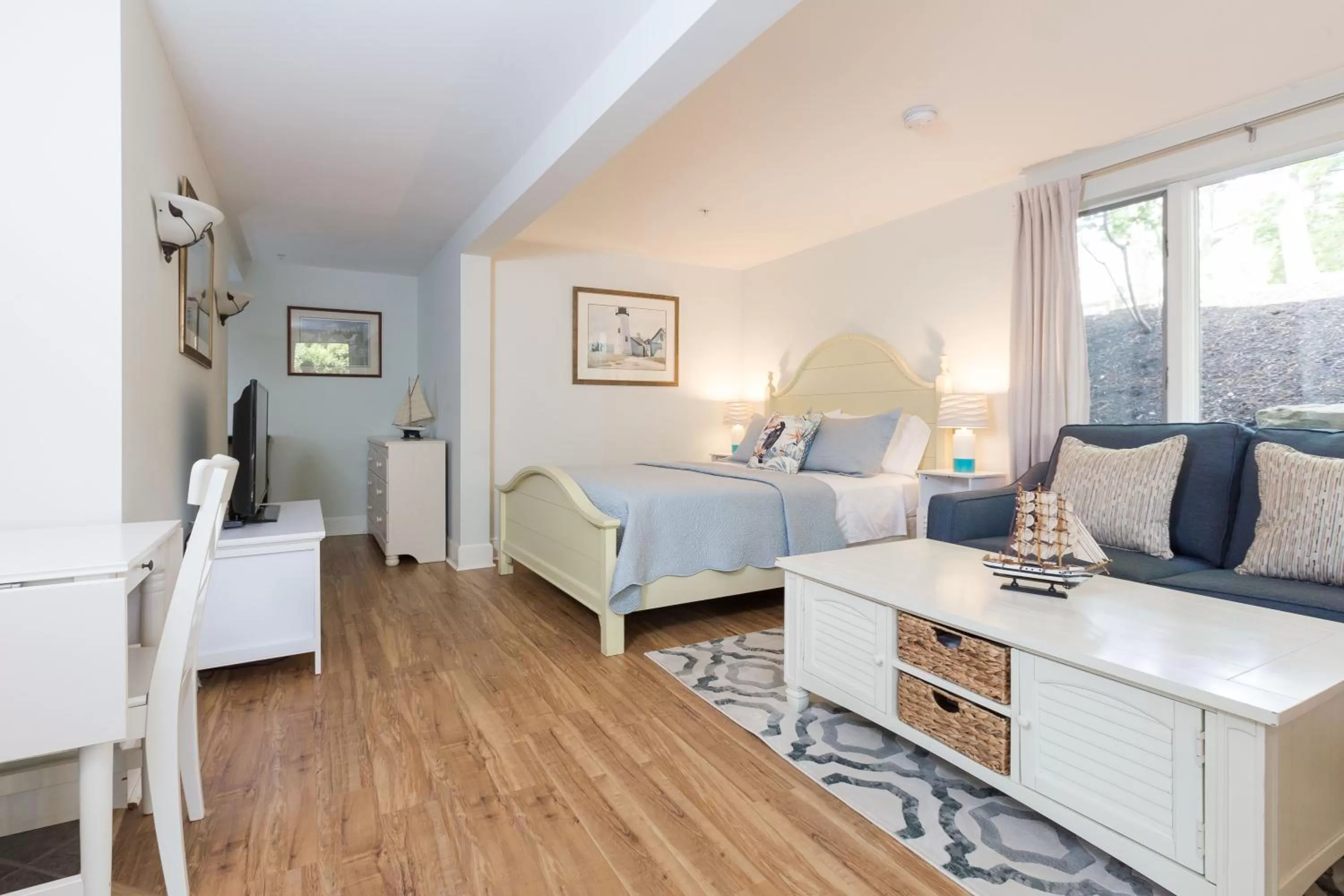 Photo of the whole room in Sheepscot Harbour Village Resort