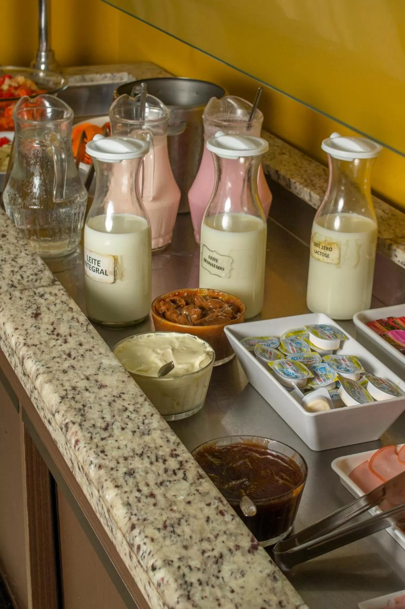 Breakfast in Embaixador Hotel & Centro de Eventos by Fast10