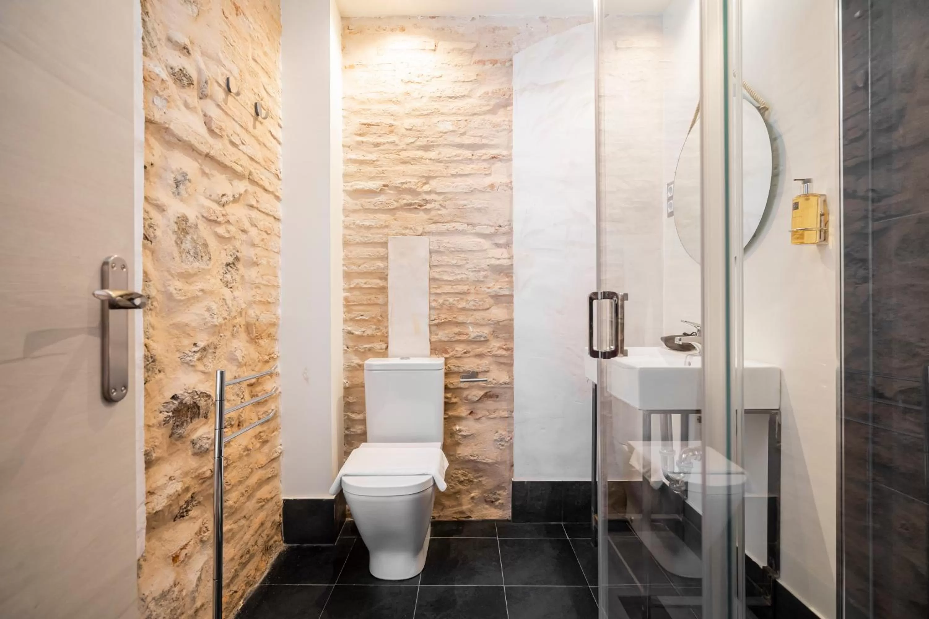 Bathroom in Dobo Azacanes Hostal