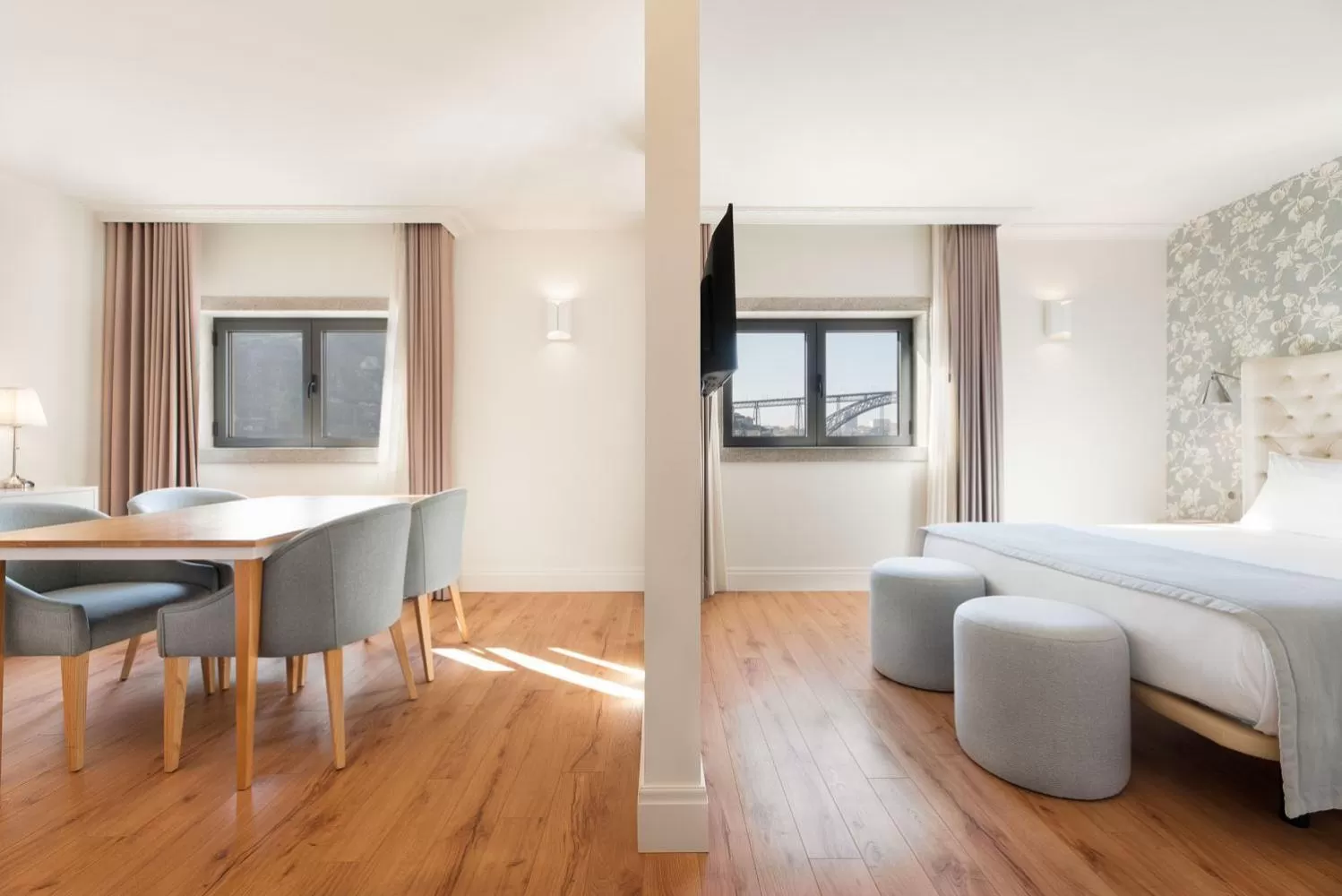 Seating area, Bed in Eurostars Porto Douro