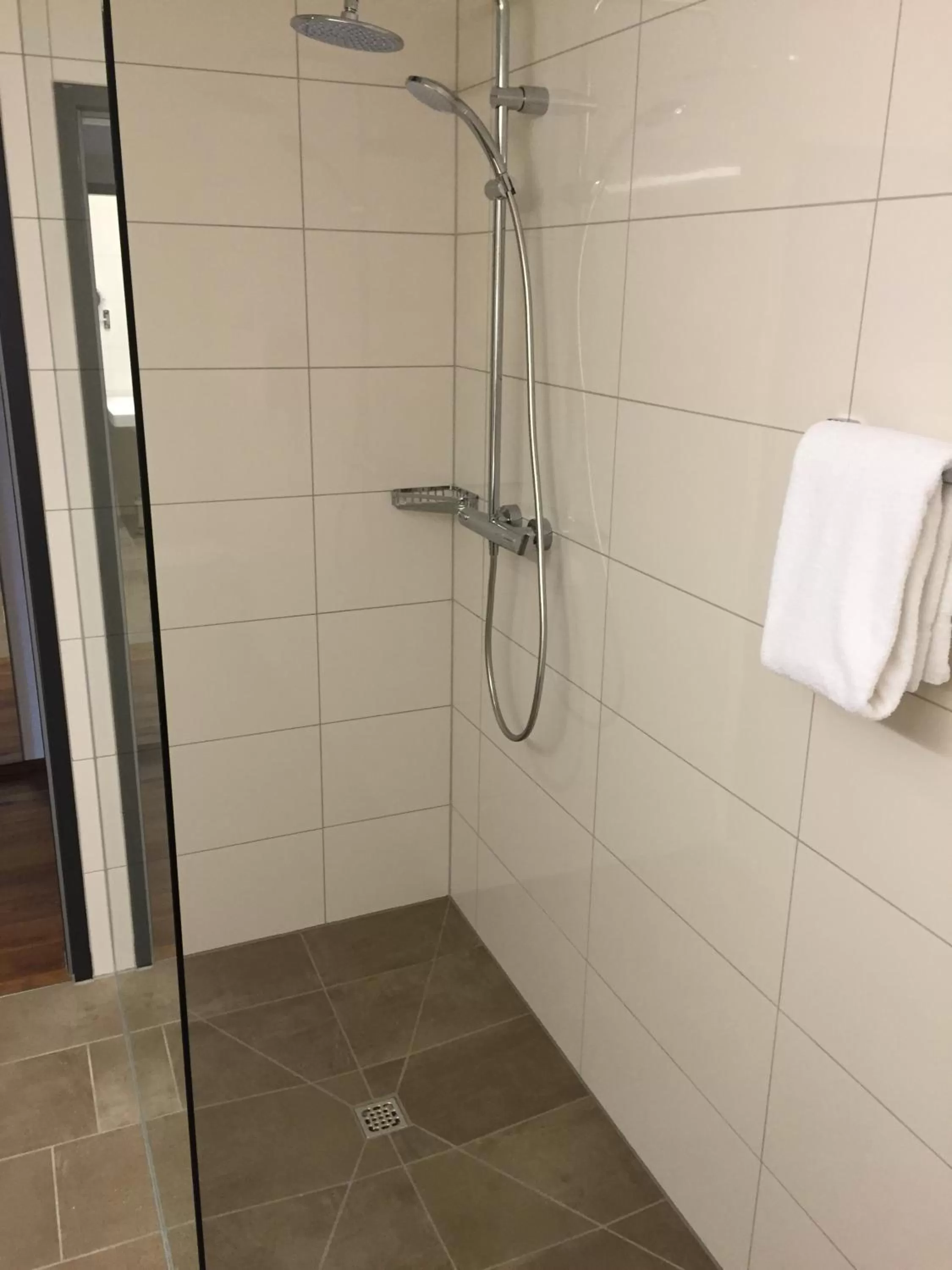 Shower in Hotel Café Schatz