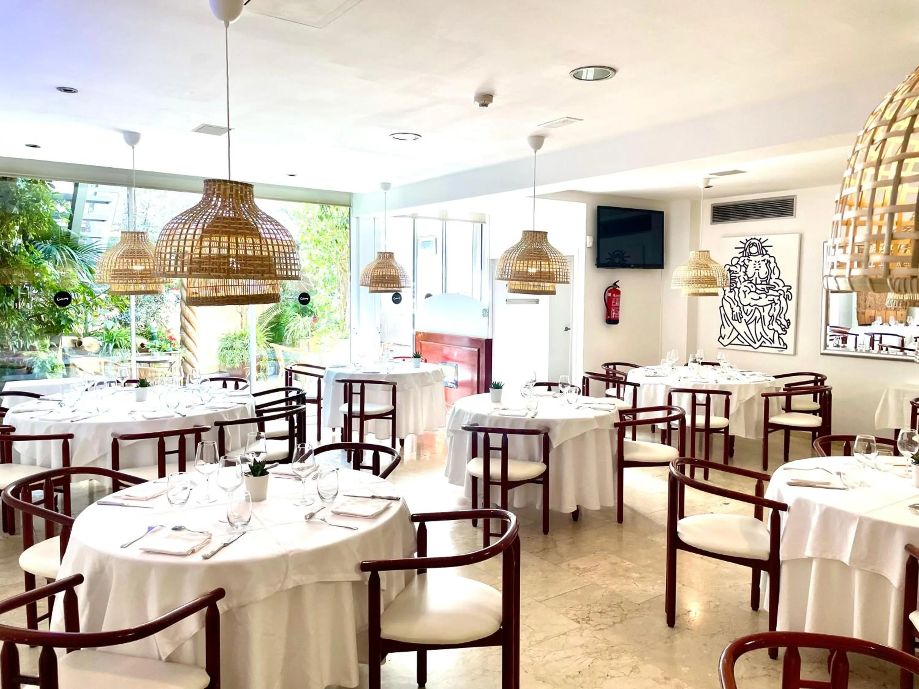 Restaurant/places to eat in Hotel Calasanz