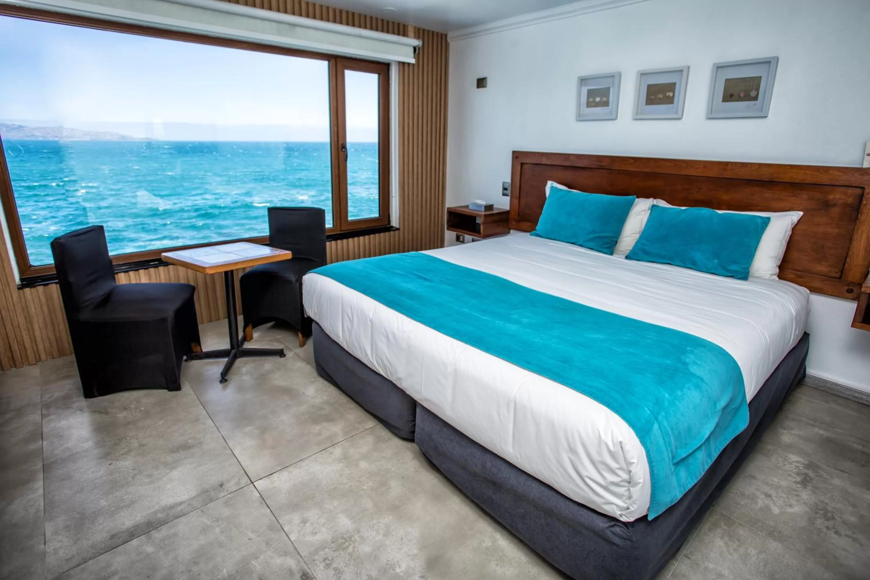 Bed in Hotel Oceanic