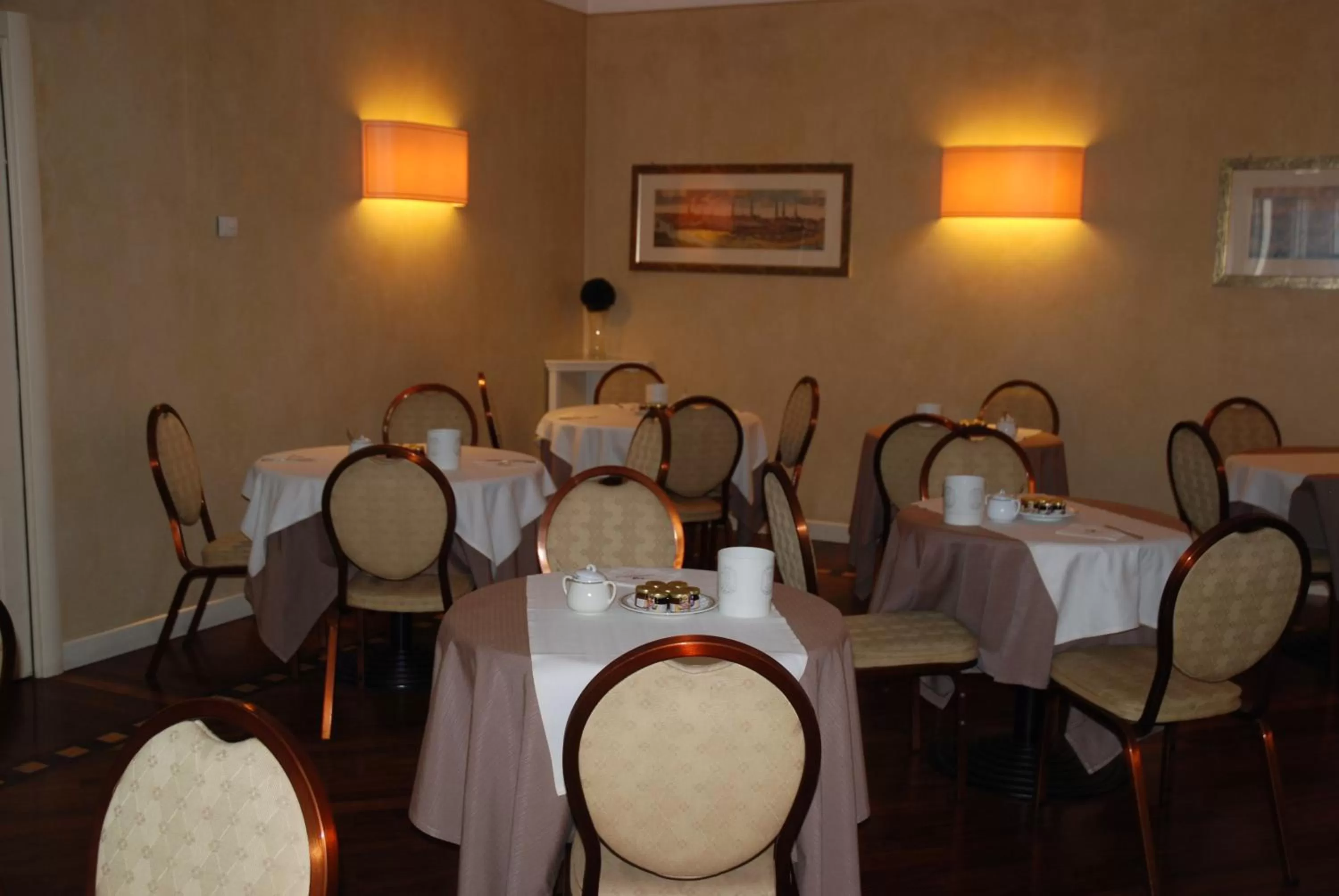 Restaurant/places to eat in Hotel Continental Brescia