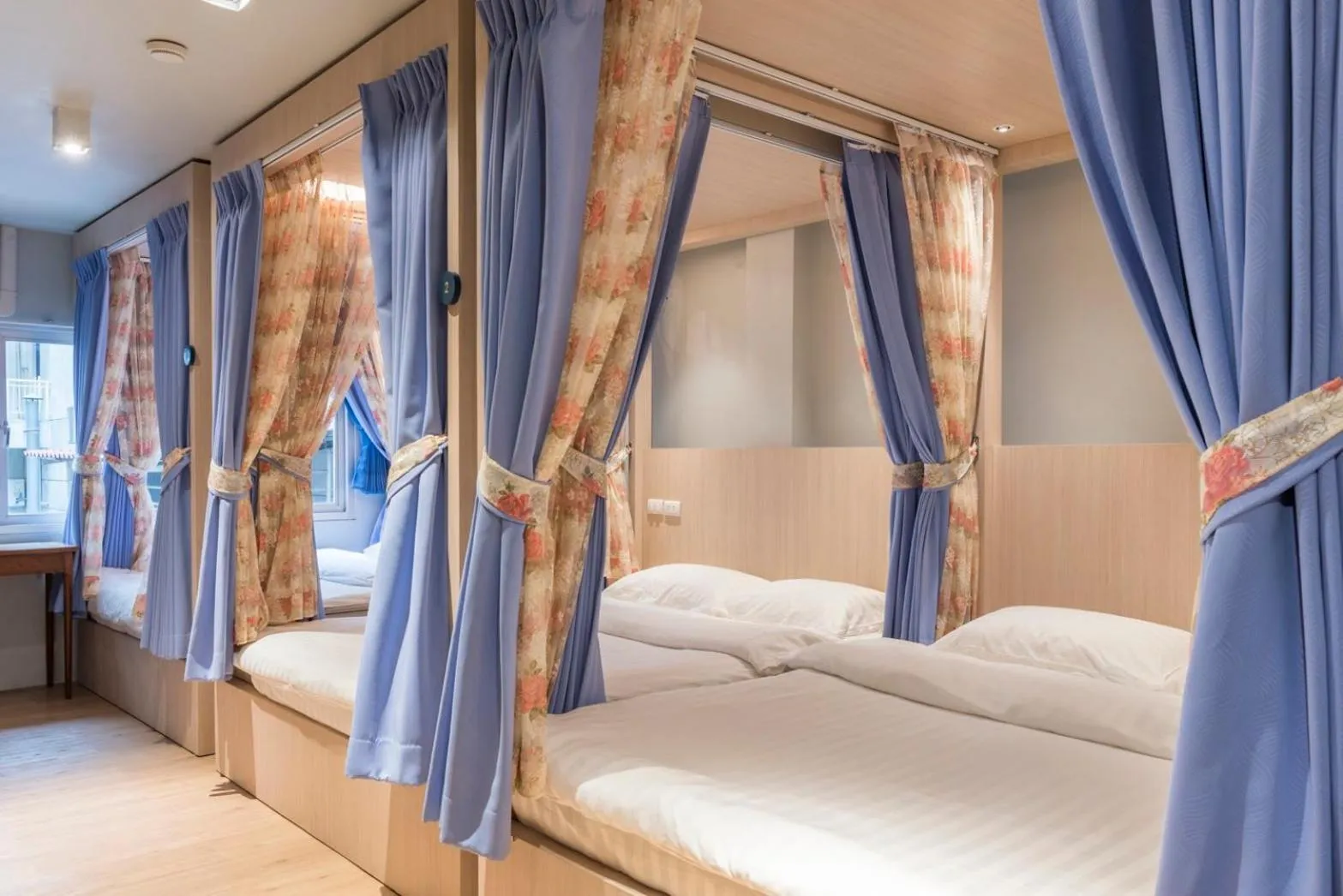 Bed in Kinnon Deluxe Hostel Coworking Cafe