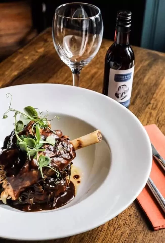 Food and drinks in Benedicts Hotel