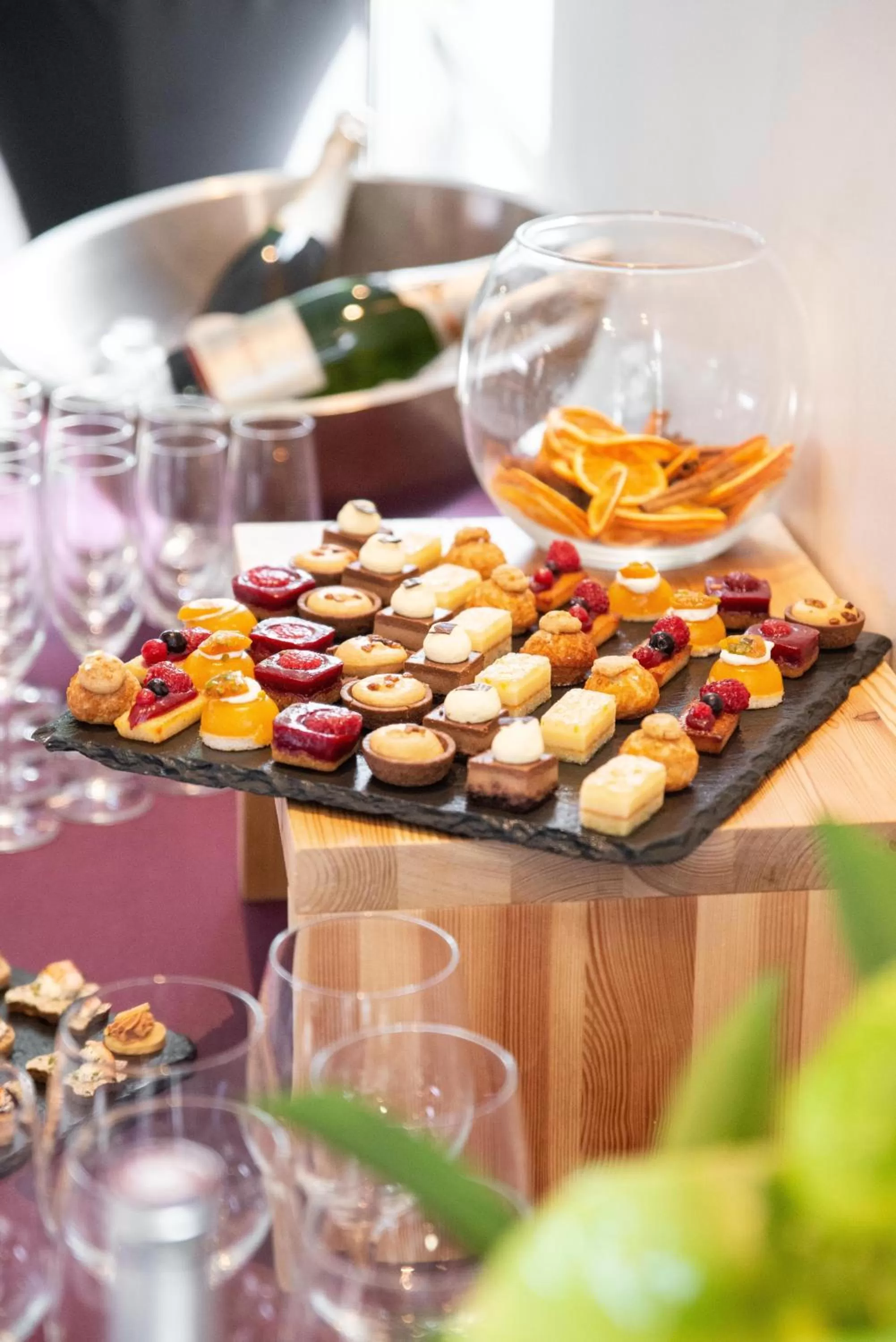 Restaurant/places to eat in Best Western Plus Paris Velizy