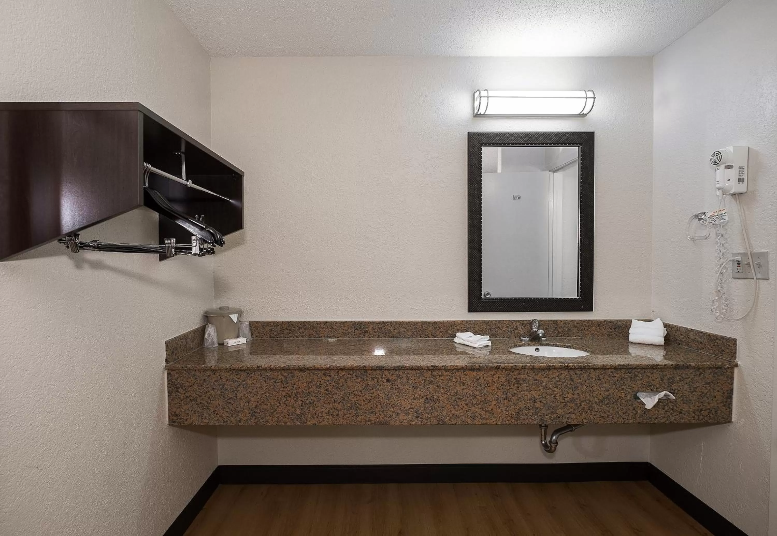 Bathroom in Red Roof Inn Bloomington - Normal/University