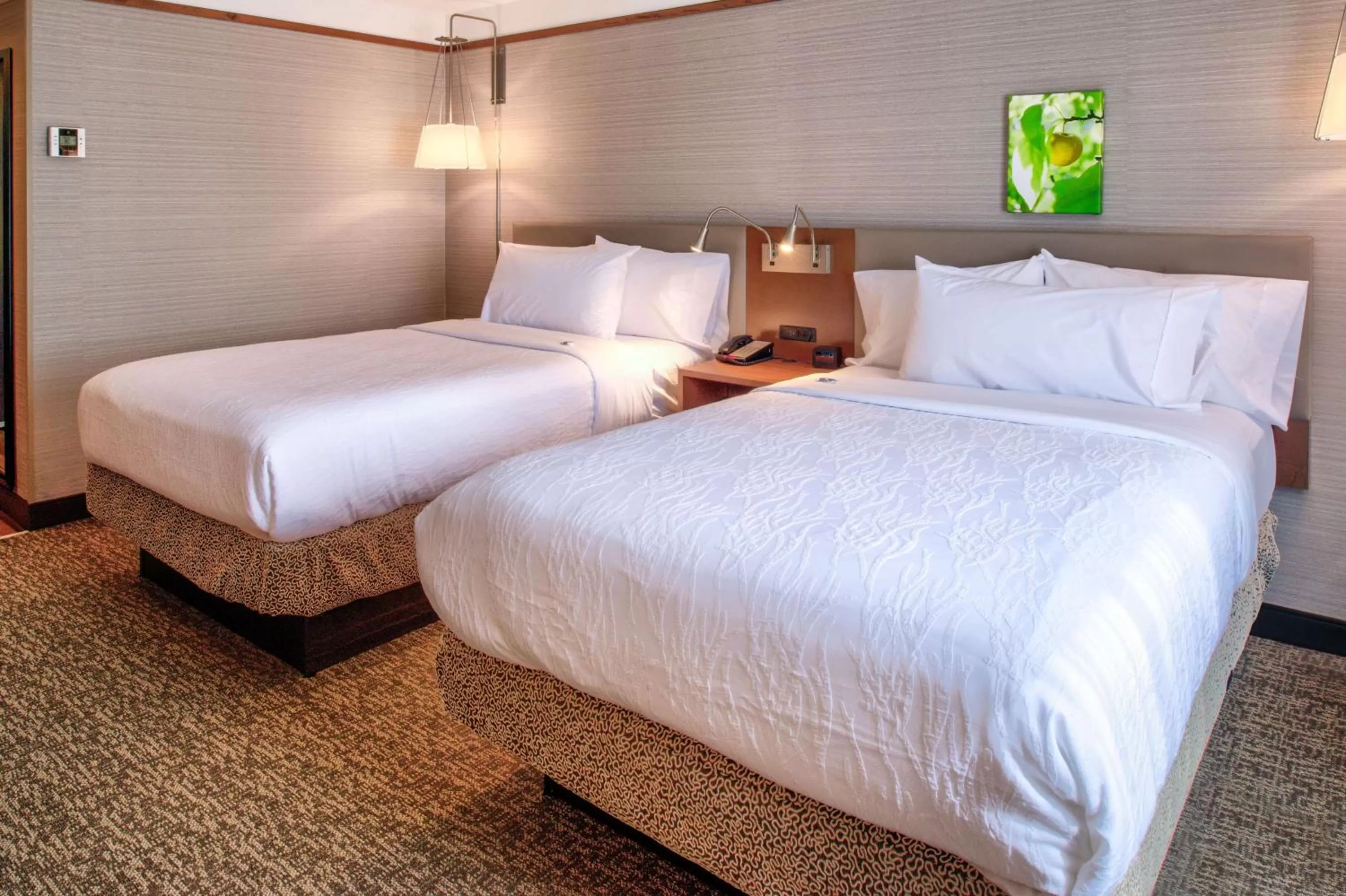 Bed in Hilton Garden Inn Detroit Southfield