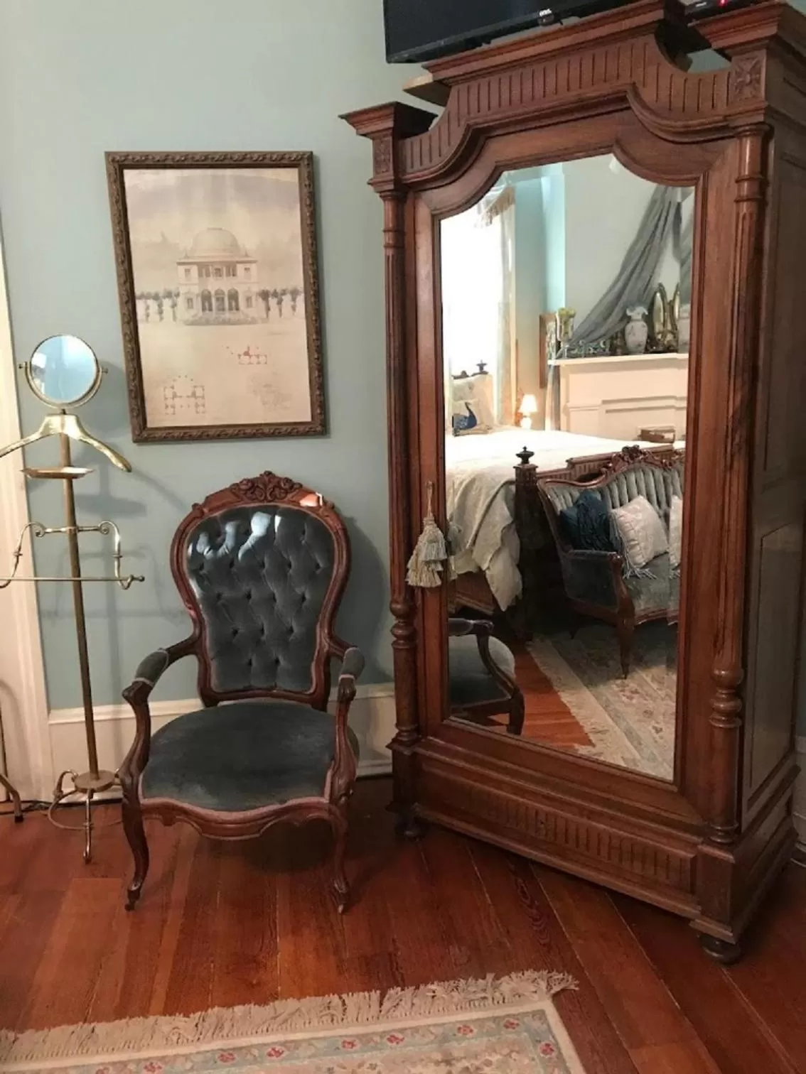 Seating area in Shadowlawn Bed and Breakfast