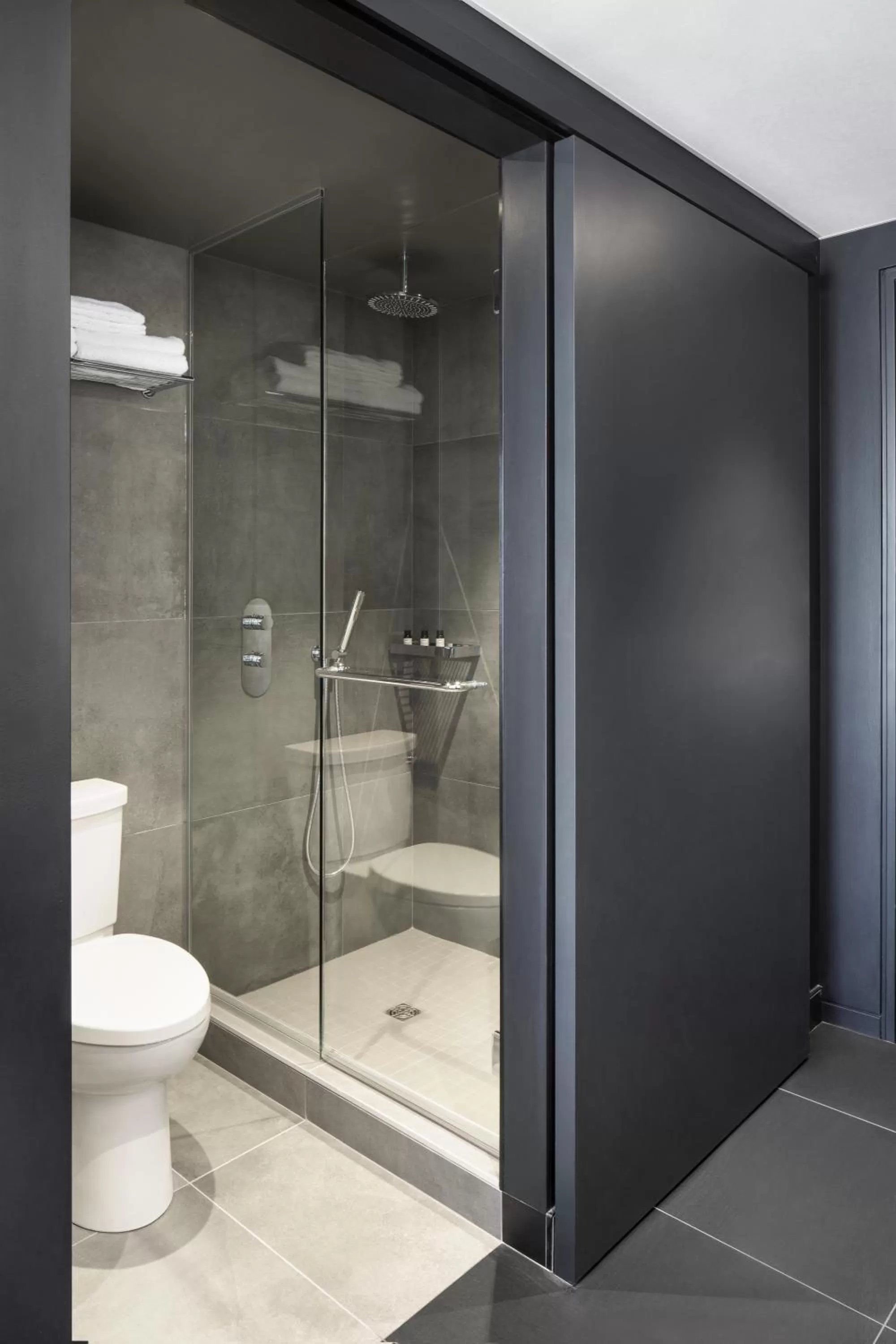 Shower in Hotel Monville