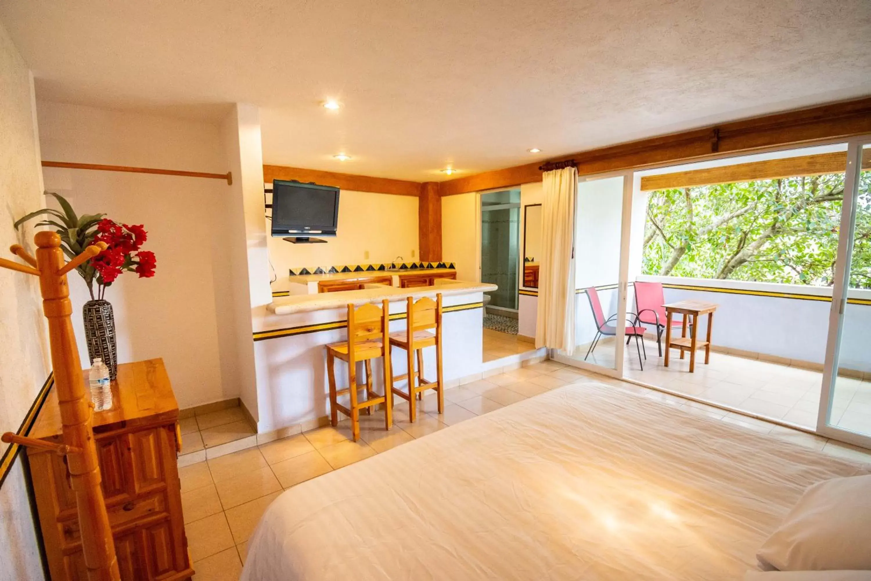 Deluxe Double Room with Balcony in La Pirámide del Tepozteco Deluxe Double Room with Balcony in La Pirámide del Tepozteco