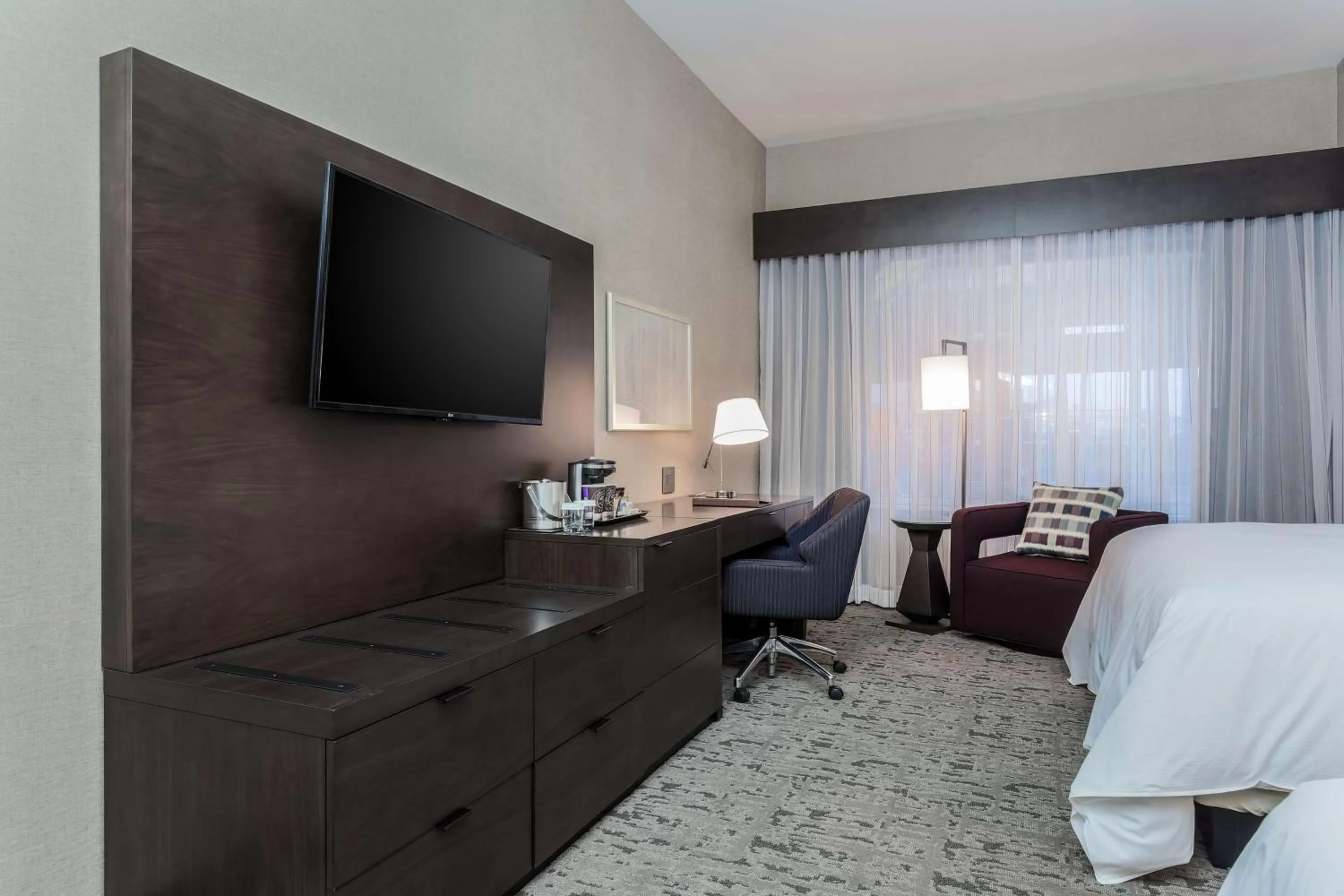 Bedroom, Bed in DoubleTree by Hilton Evansville