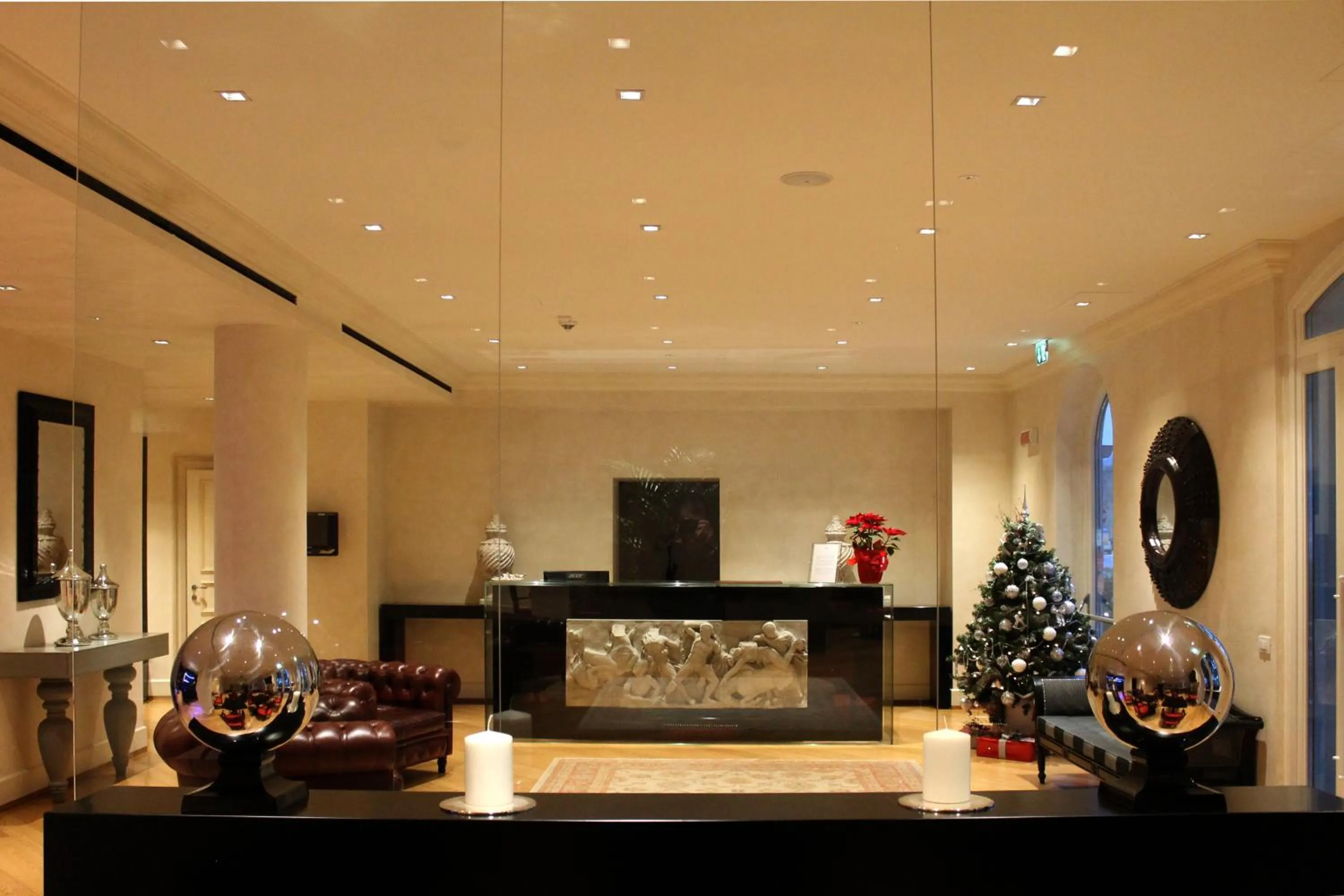 Lobby or reception in Siri Hotel