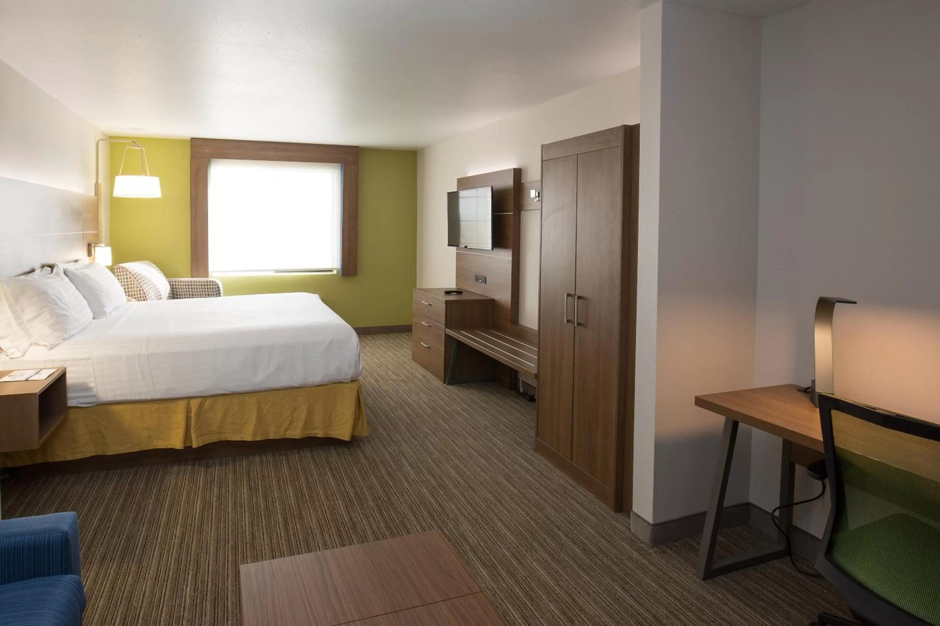 Photo of the whole room, Bed in Holiday Inn Express Hotel & Suites Hesperia by IHG
