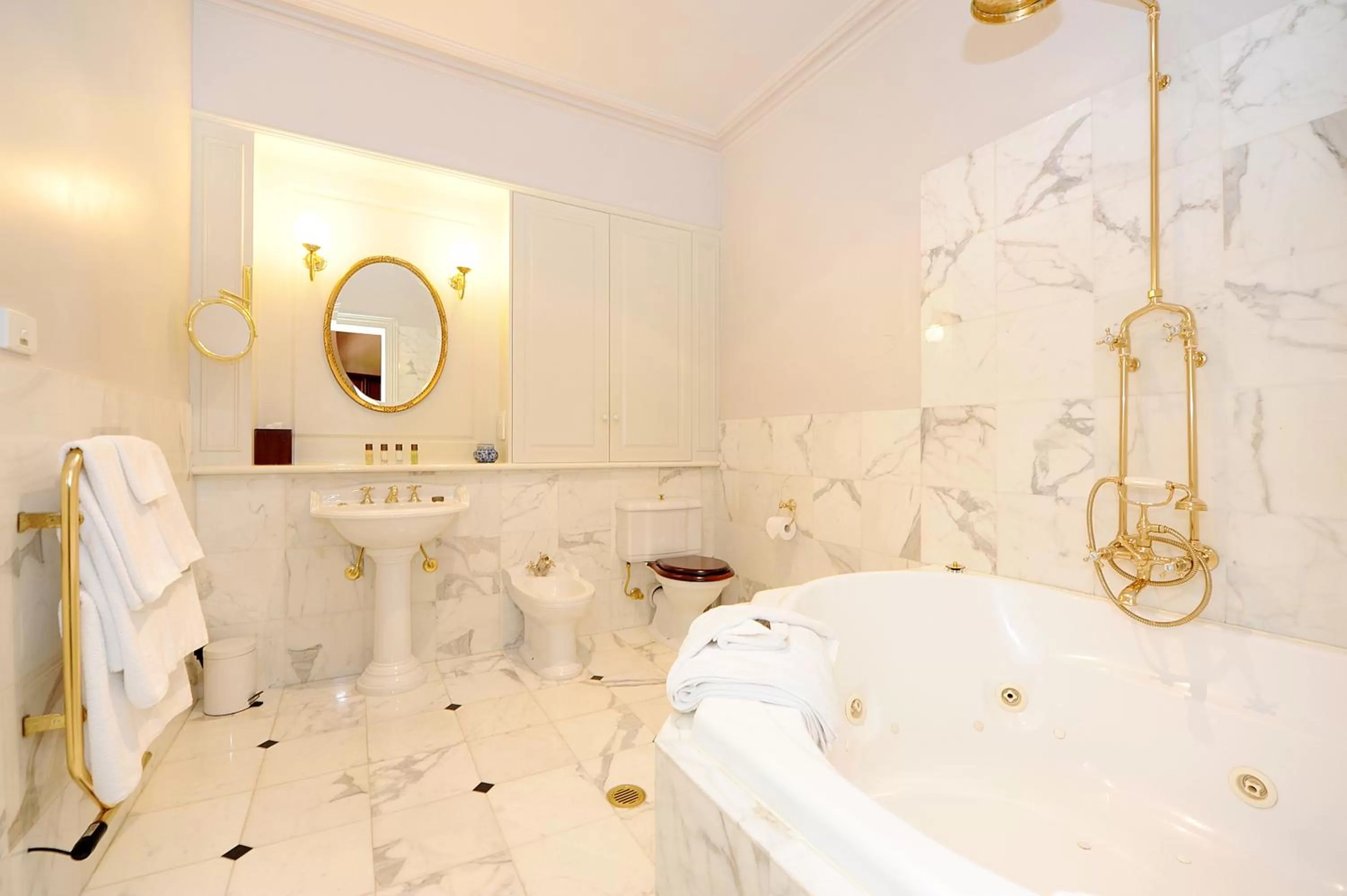 Shower in Chateau Yering