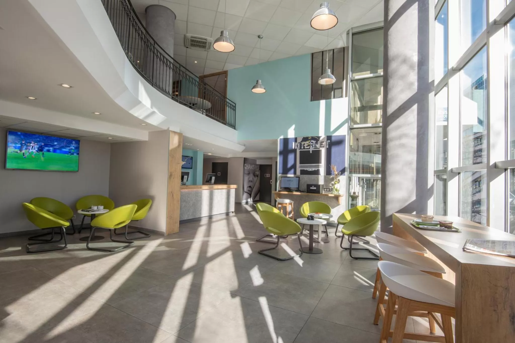 Lobby or reception in ibis budget Nice Californie Lenval