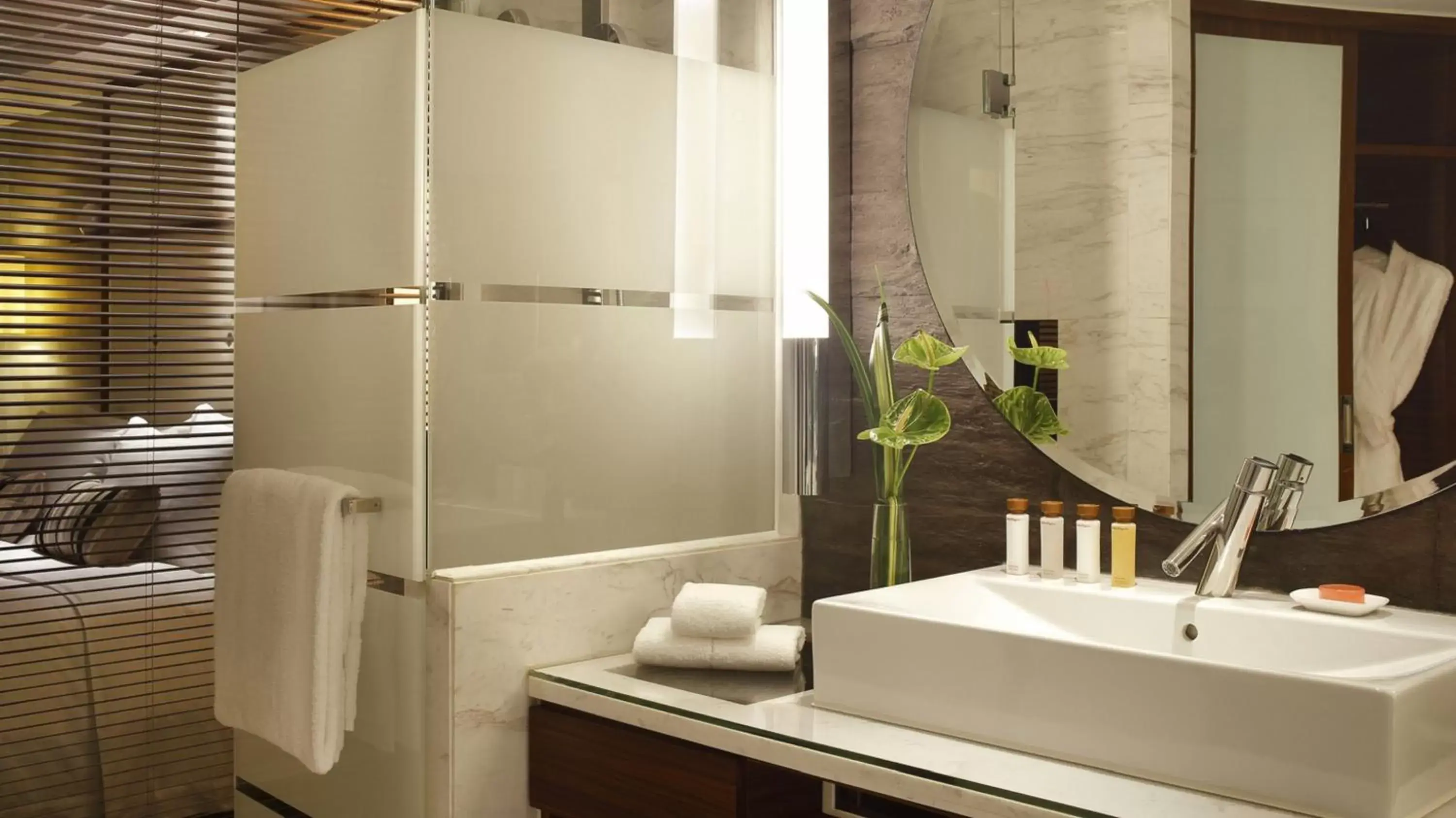 Classic Twin Room with City View - High Floor in InterContinental Shanghai Pudong by IHG Classic Twin Room with City View - High Floor in InterContinental Shanghai Pudong by IHG