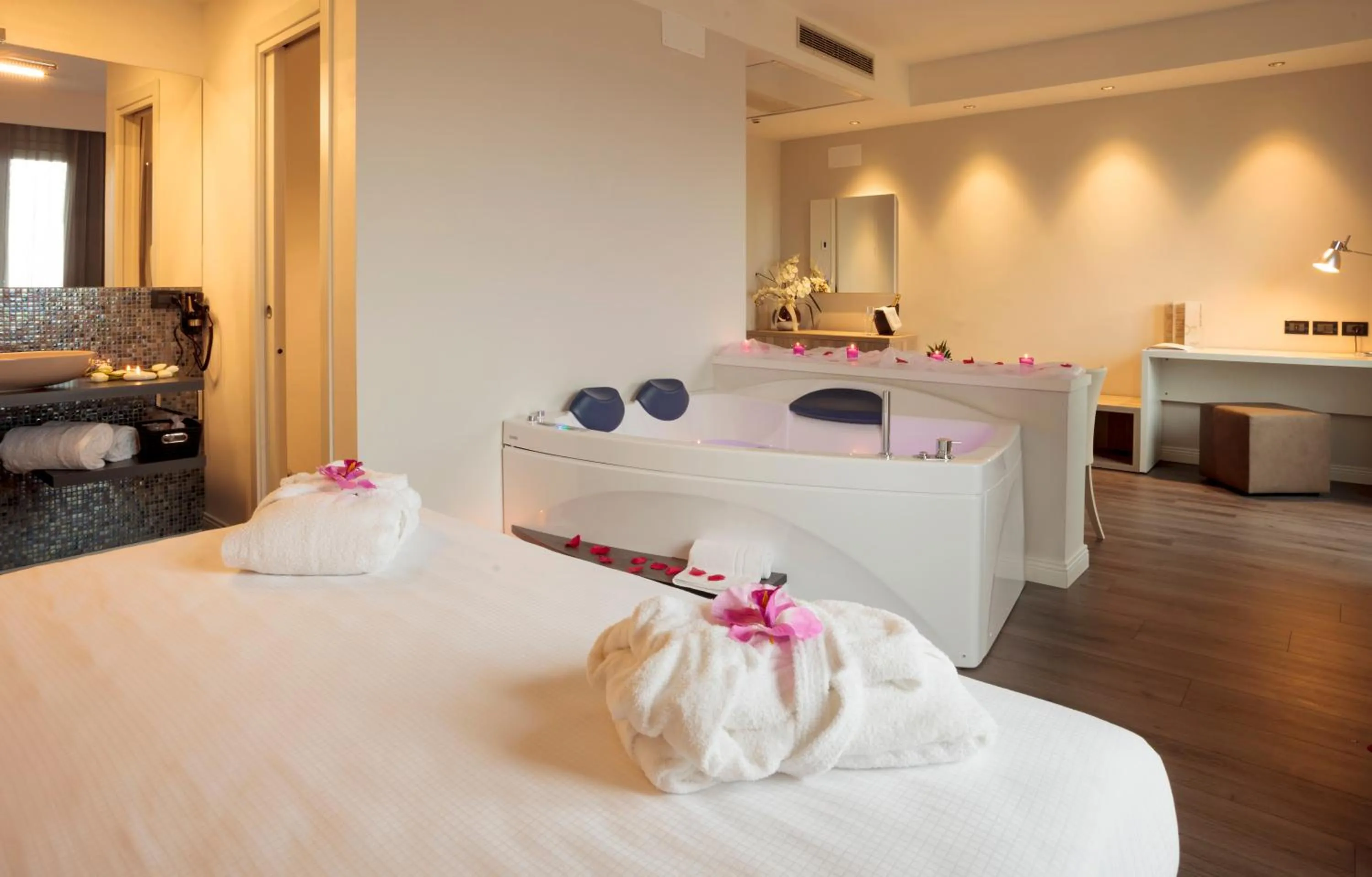 Photo of the whole room, Bed in Hotel Garden Experience