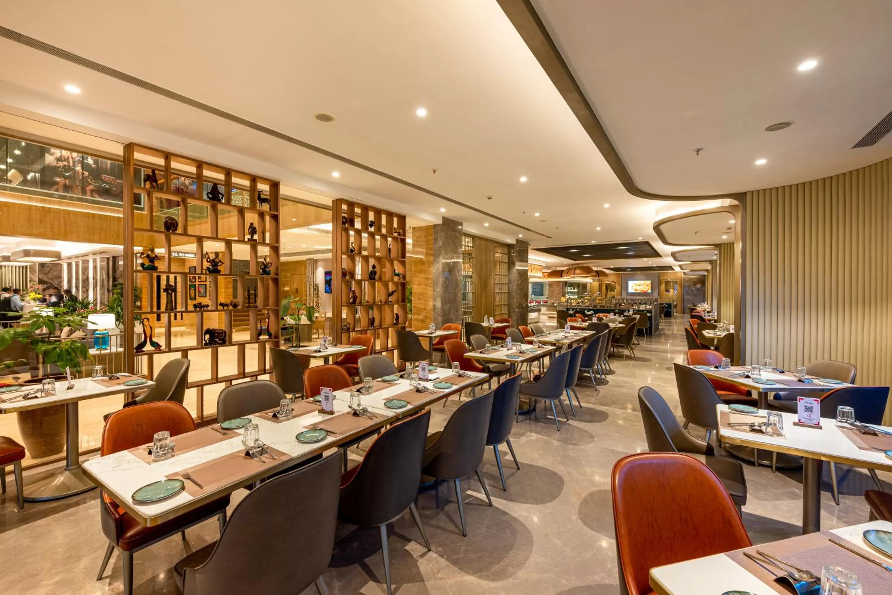 Restaurant/places to eat in Express Inn The Business Luxury Hotel