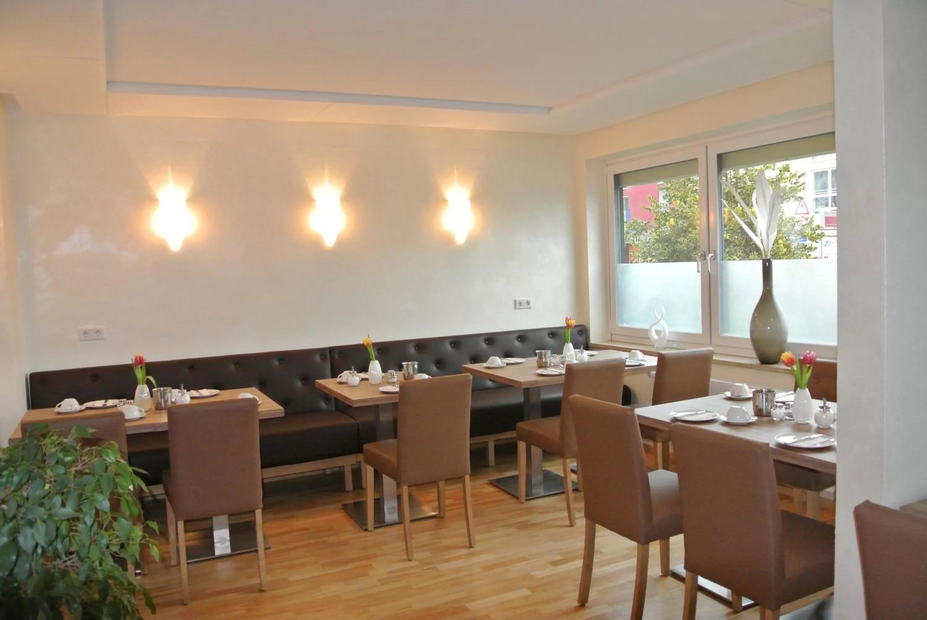 Restaurant/places to eat in Nürnberger Trichter Family-Business Hotel Garni