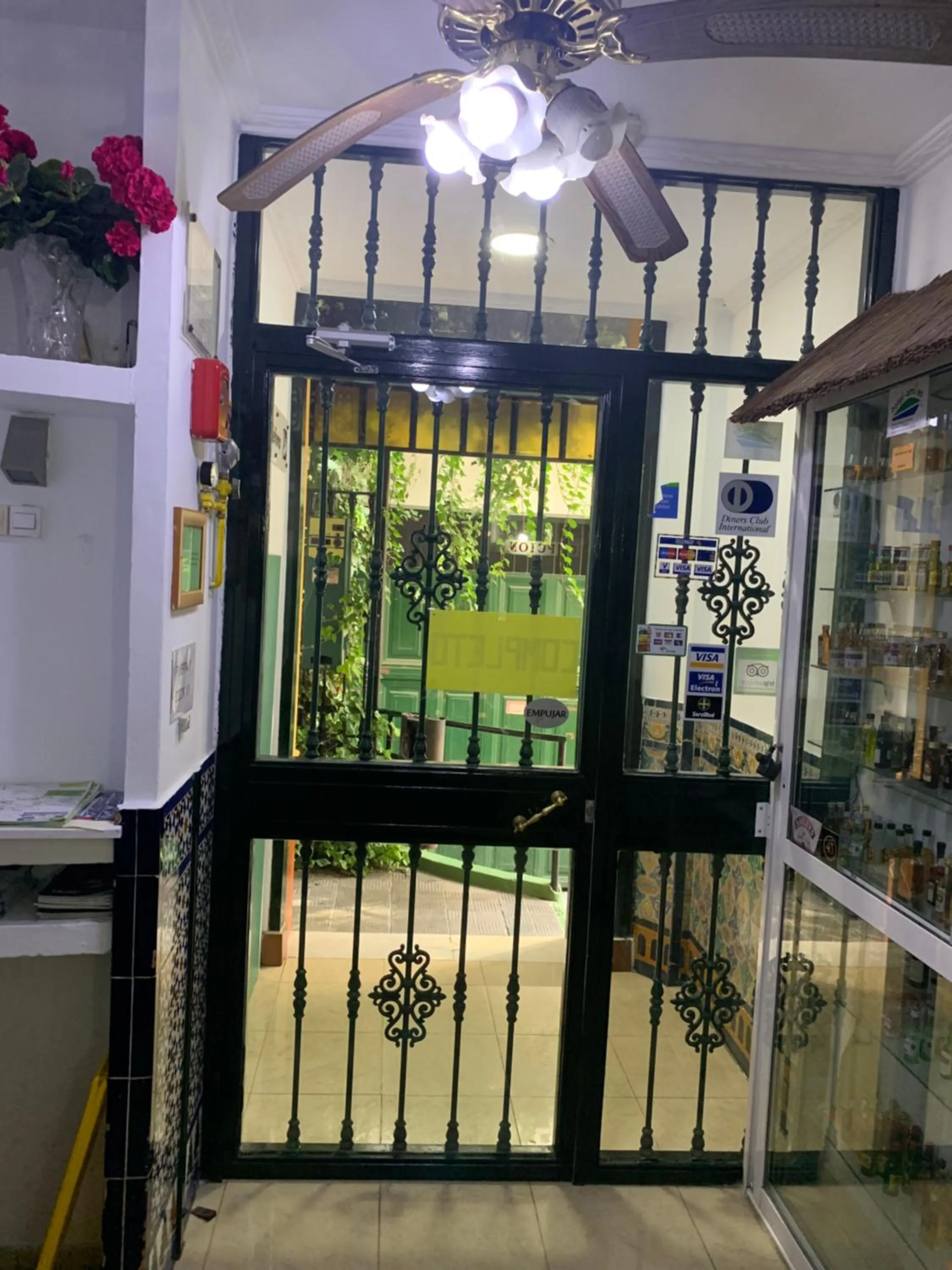 Lobby or reception in Hostal Alcobia