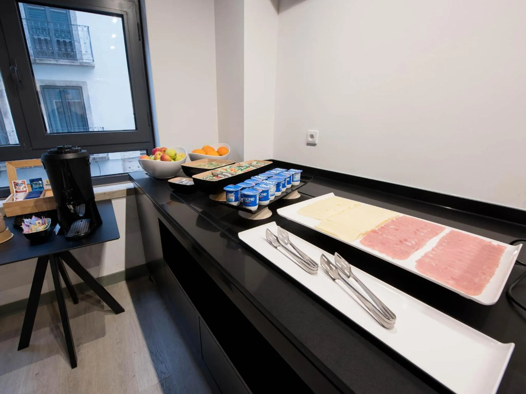 Continental breakfast in room00 Lisboa Hostel